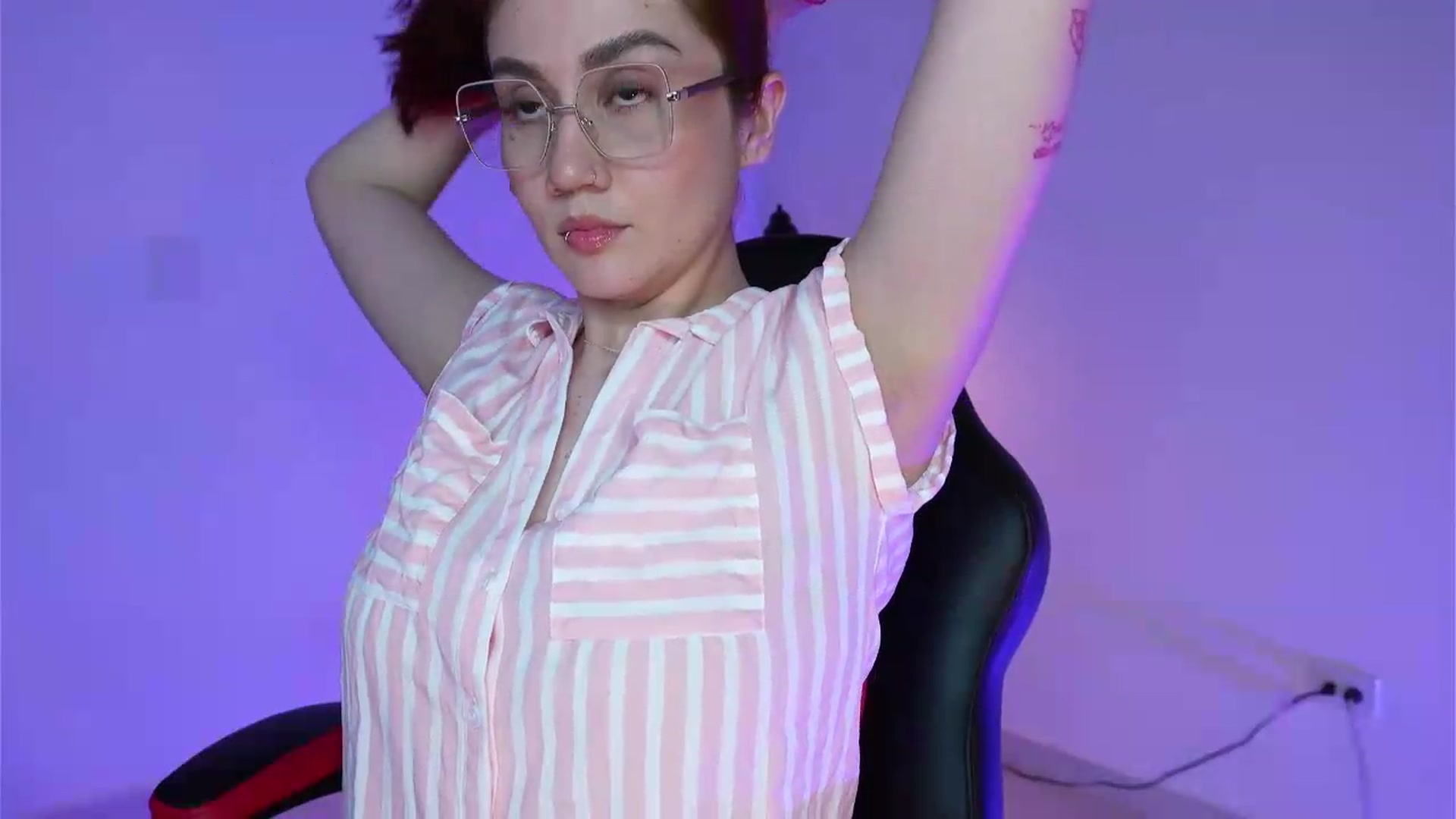 Gallery image thumbnail from Hellena_1's myfreecams stream on, 07/24/2026, 24:54 image 13 of 20