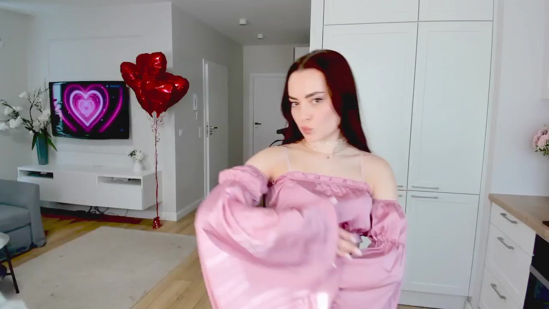 Gallery image thumbnail from Hellenhottie's myfreecams stream on, 11/05/2025, 12:21 image 13 of 20