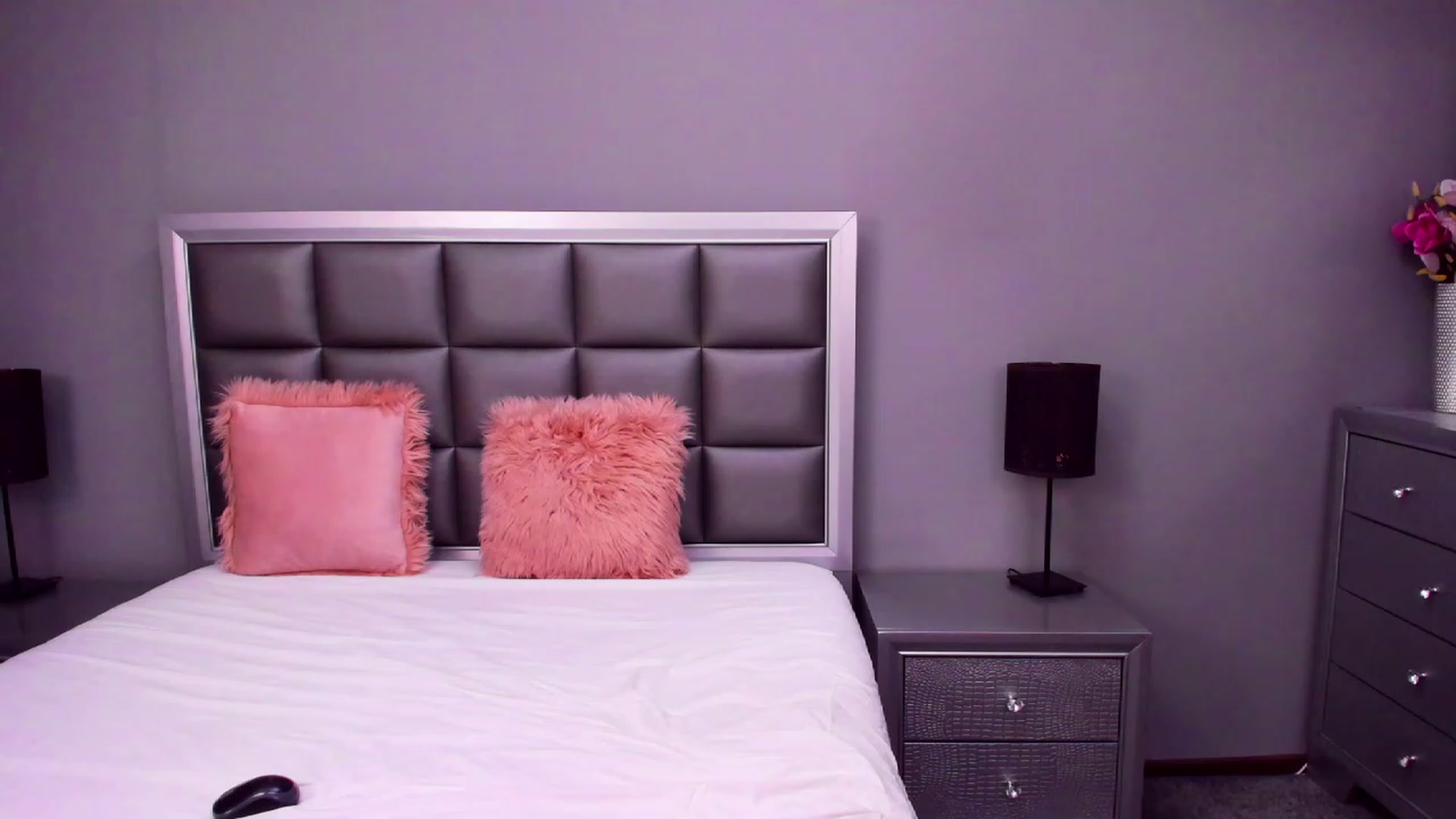 Gallery image thumbnail from HellennSweet1's myfreecams stream on, 06/20/2023, 07:46 image 9 of 20