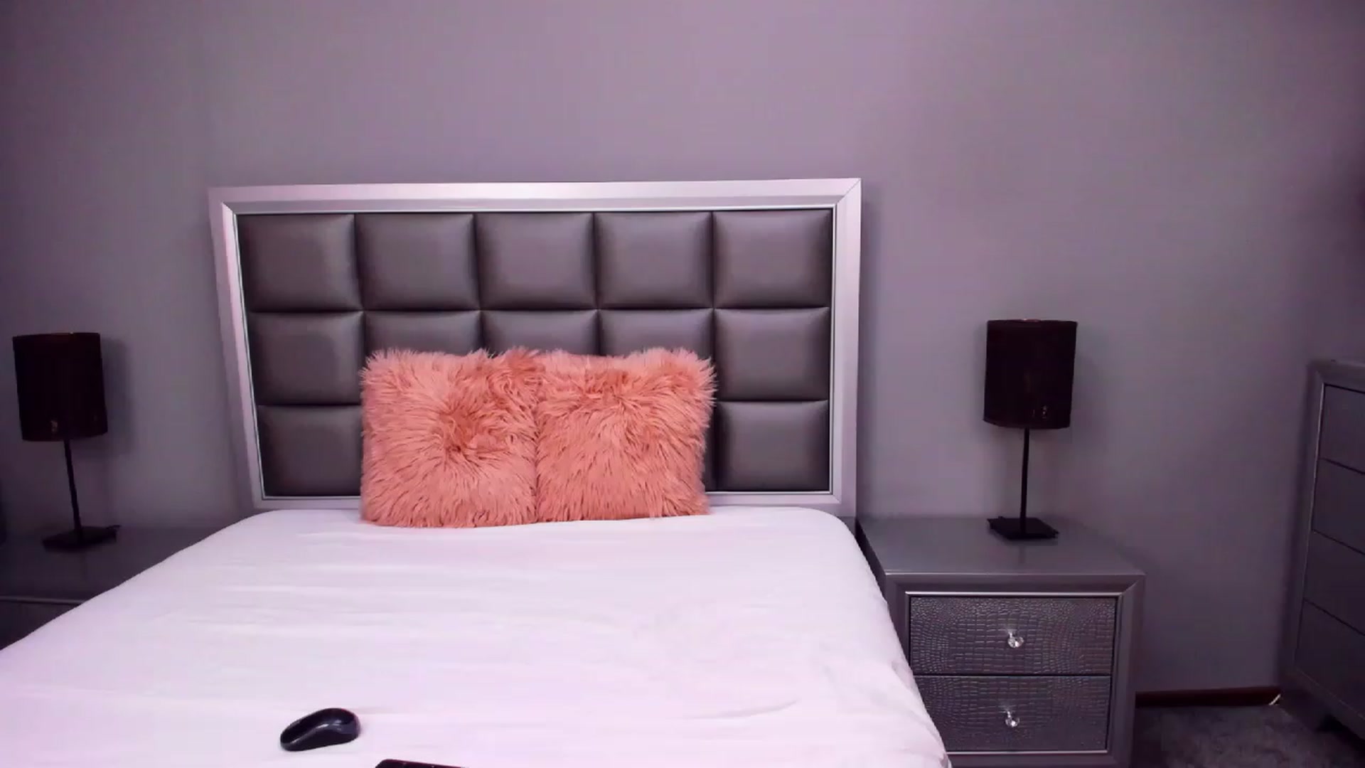 Gallery image thumbnail from HellennSweet1's myfreecams stream on, 06/21/2023, 10:21 image 9 of 20