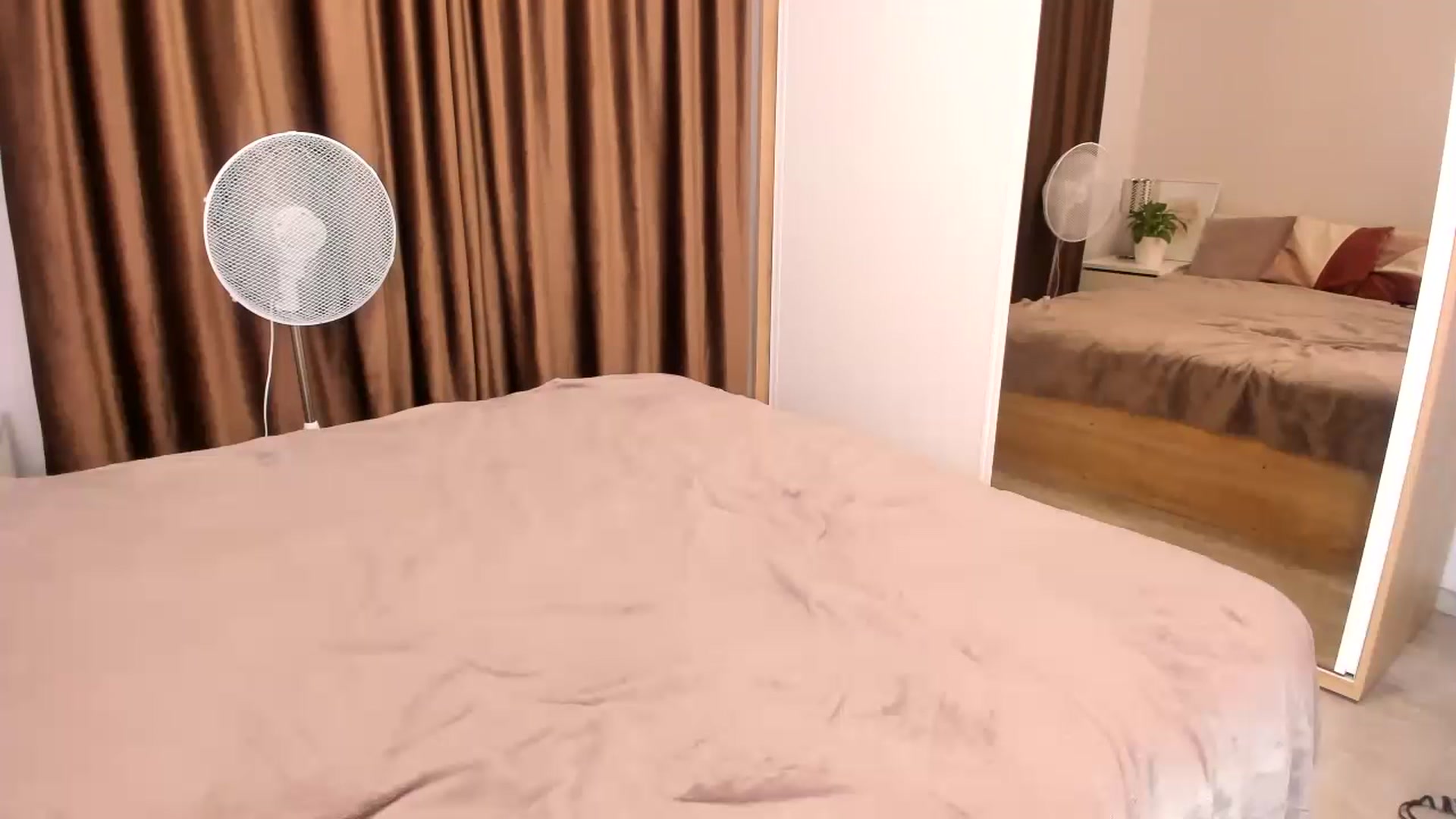 Gallery image thumbnail from HelloAna's myfreecams stream on, 07/11/2023, 19:45 image 7 of 20