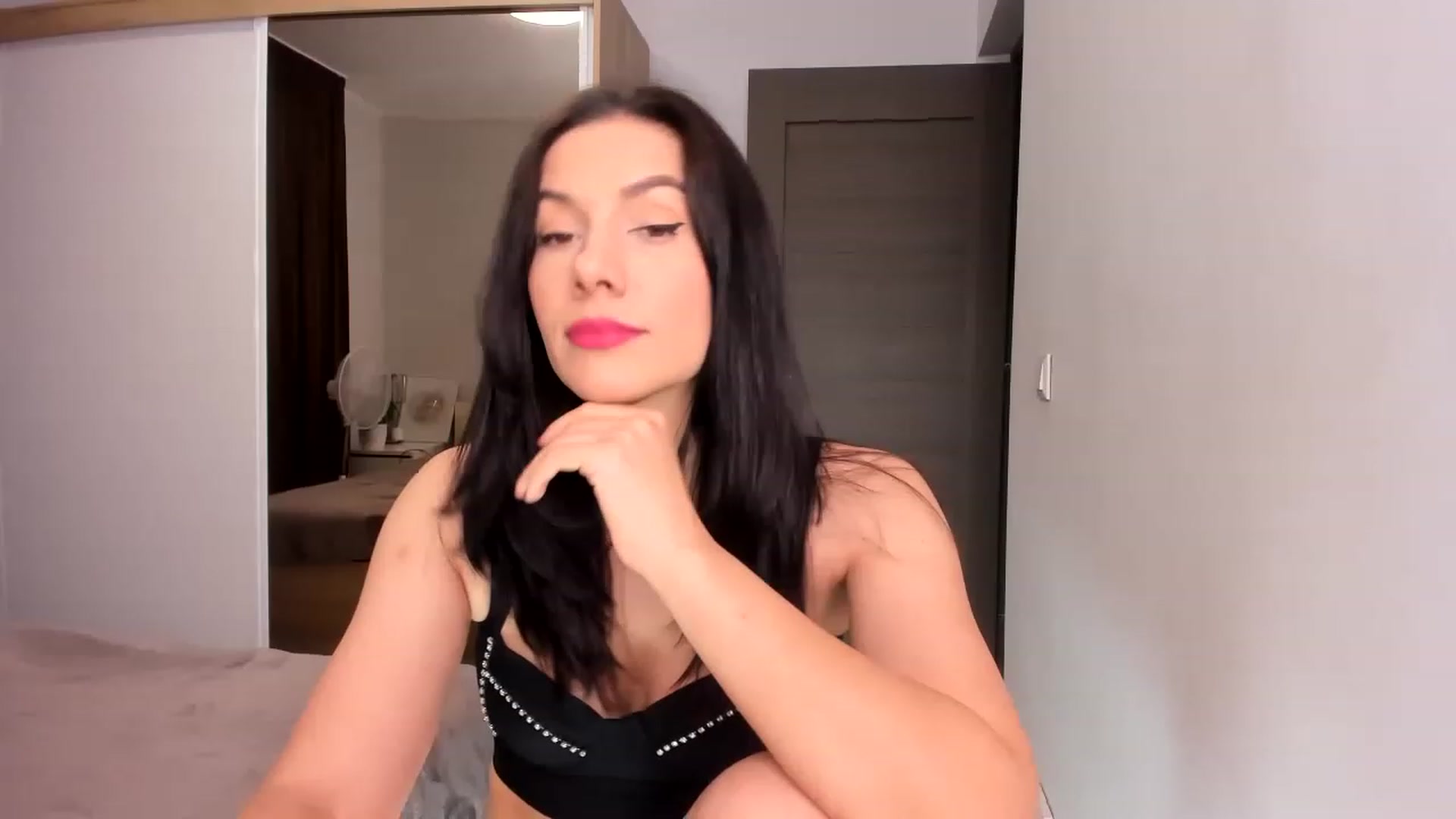 Gallery image thumbnail from HelloAna's myfreecams stream on, 07/12/2023, 17:53 image 16 of 20