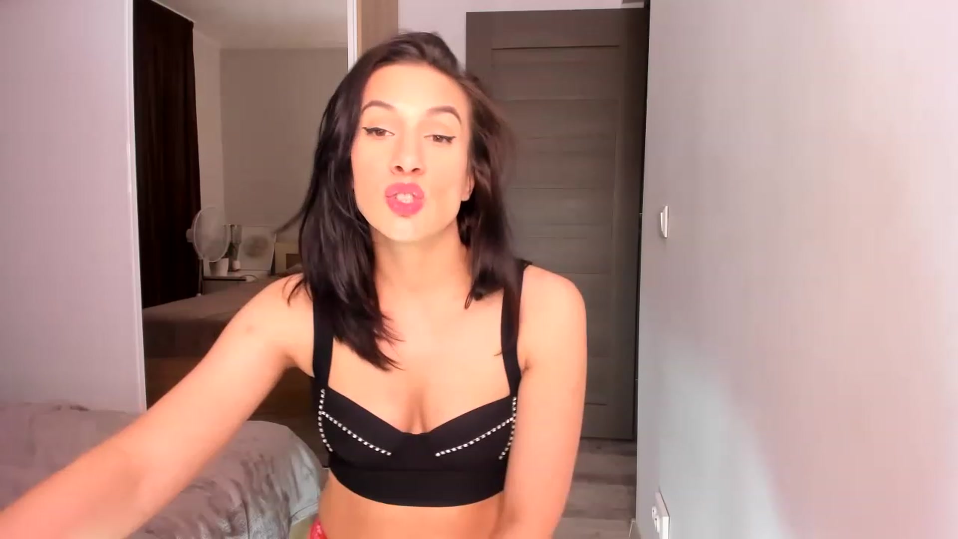 Gallery image thumbnail from HelloAna's myfreecams stream on, 07/12/2023, 19:24 image 6 of 20