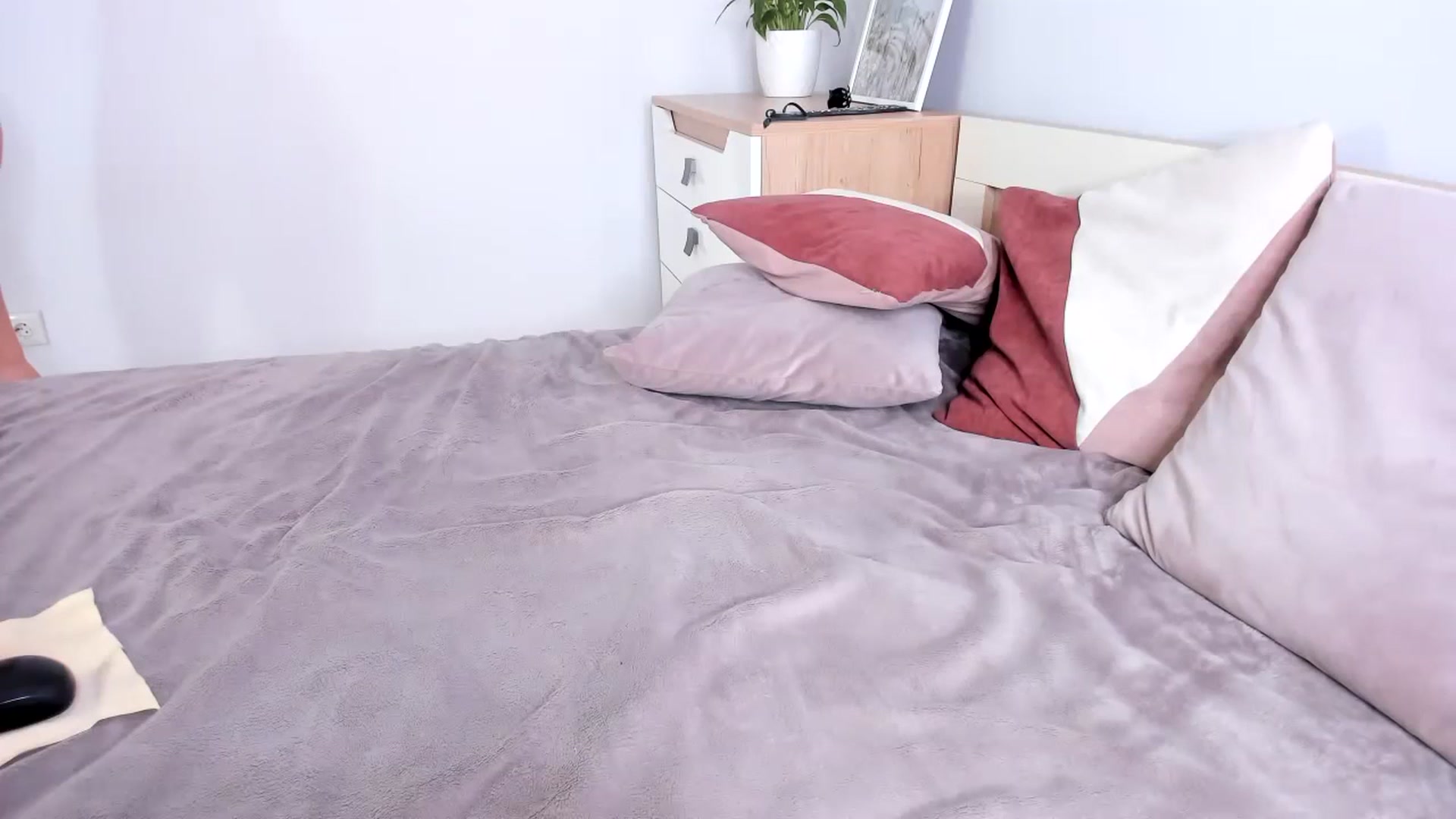 Gallery image thumbnail from HelloAna's myfreecams stream on, 07/15/2023, 16:30 image 1 of 20