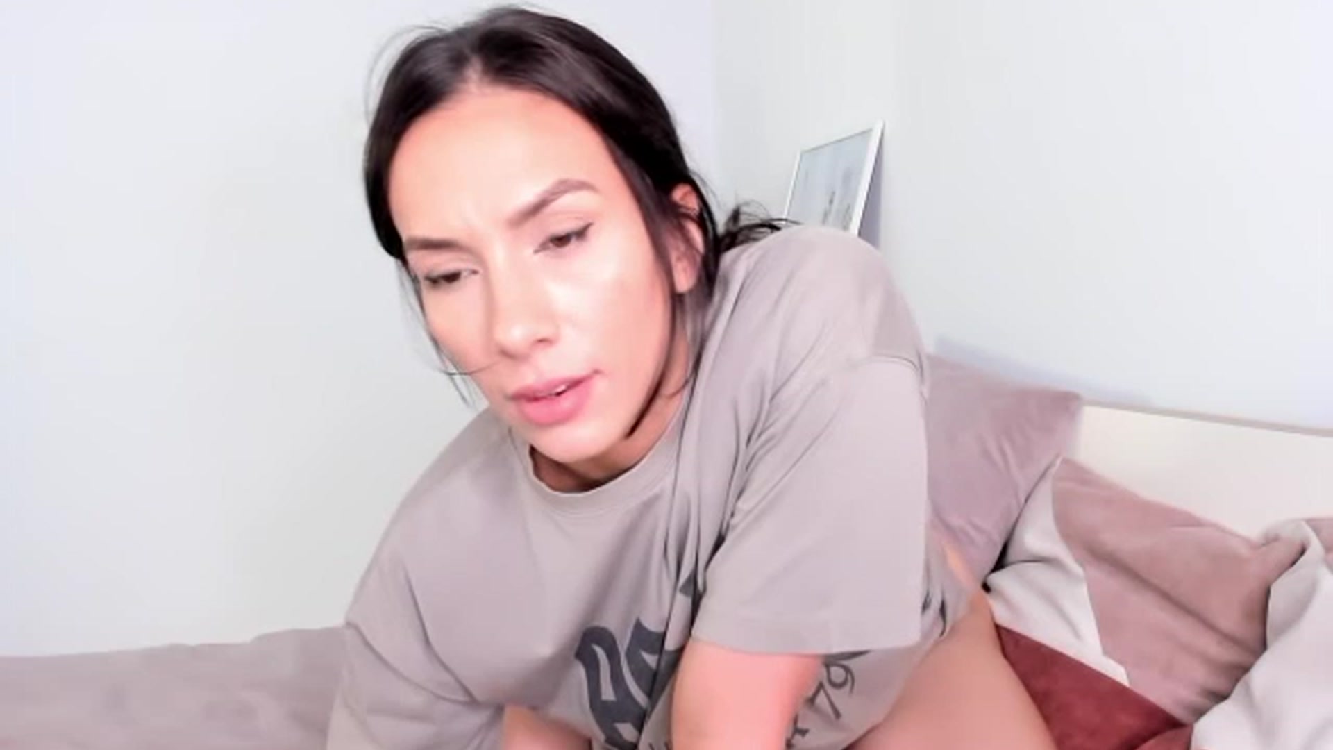 Gallery image thumbnail from HelloAna's myfreecams stream on, 07/16/2023, 17:32 image 5 of 20