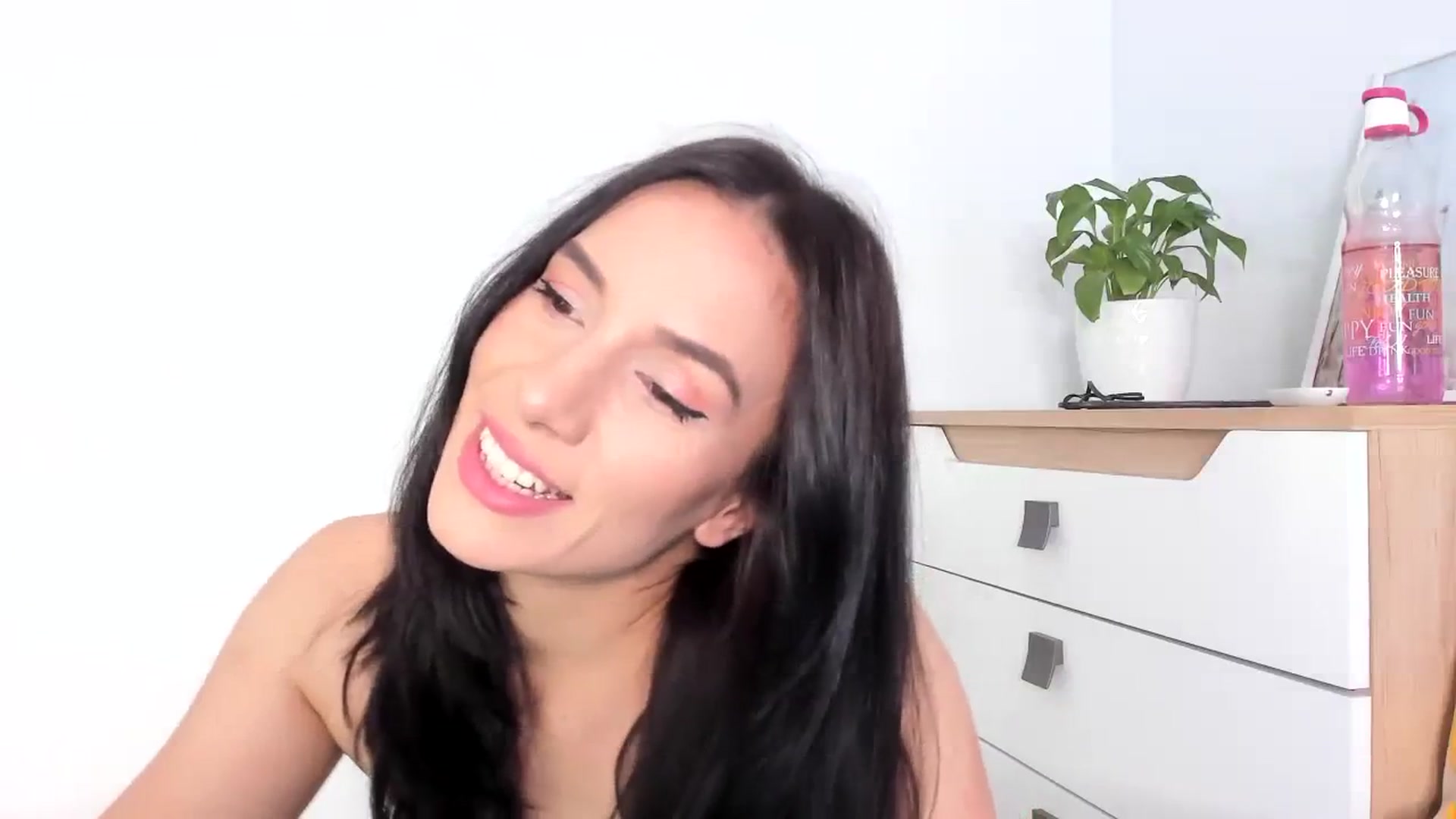 Gallery image thumbnail from HelloAna's myfreecams stream on, 08/12/2023, 18:57 image 2 of 20