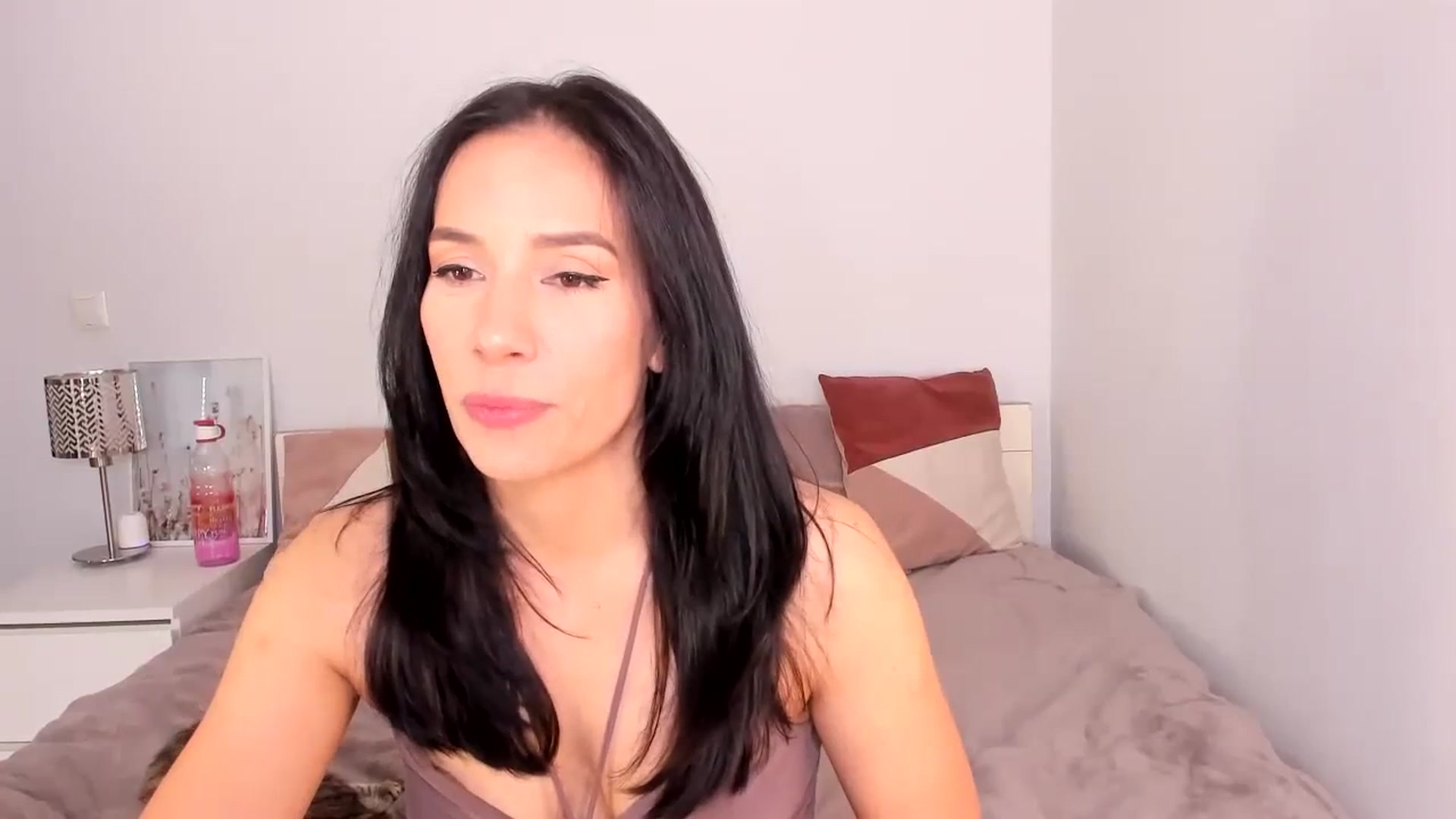 Gallery image thumbnail from HelloAna's myfreecams stream on, 09/23/2023, 17:12 image 3 of 20