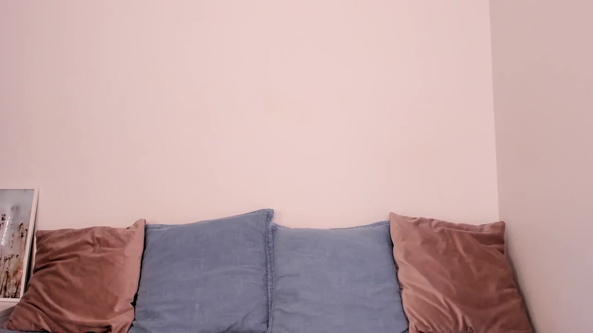Gallery image thumbnail from HelloAna's myfreecams stream on, 10/07/2023, 19:19 image 2 of 20