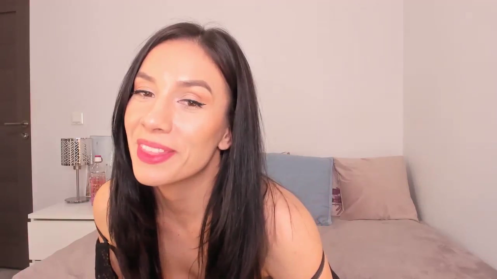 Gallery image thumbnail from HelloAna's myfreecams stream on, 11/08/2023, 19:28 image 15 of 20