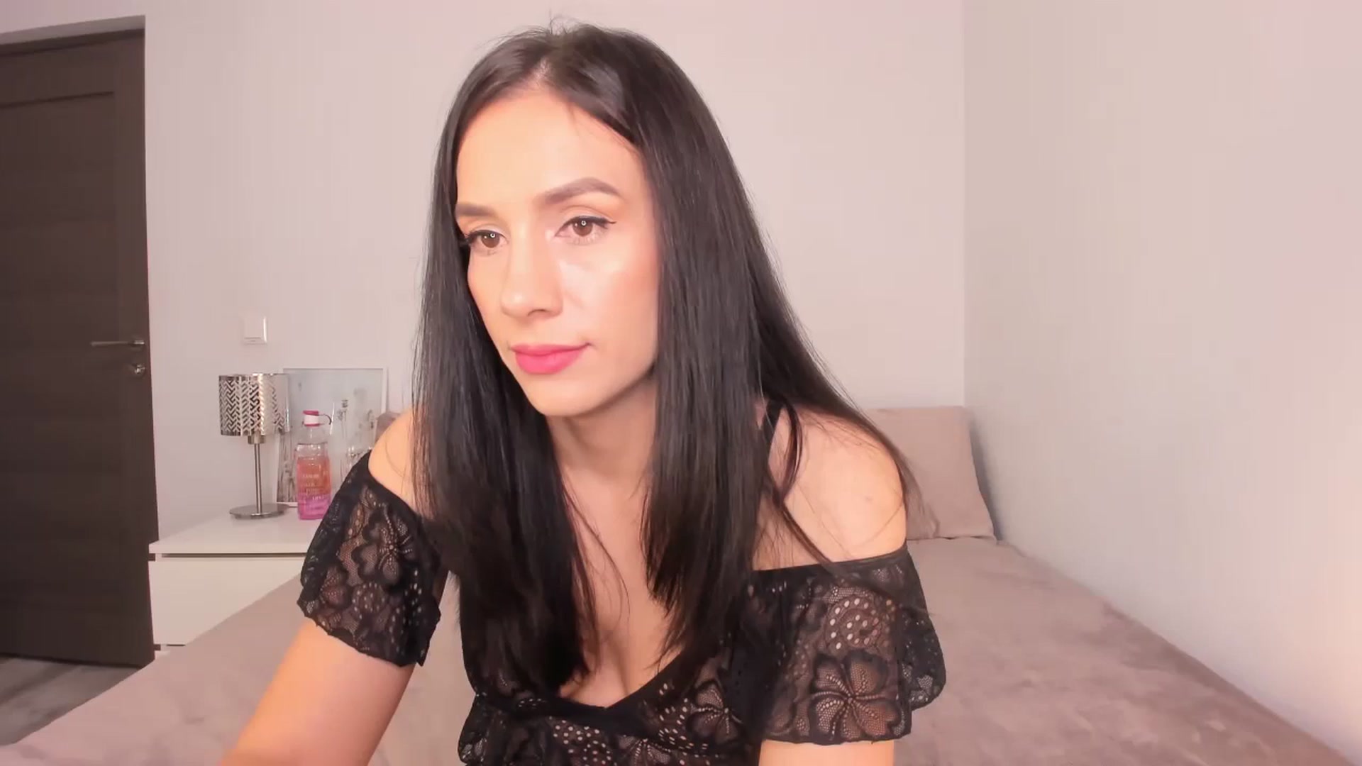 Gallery image thumbnail from HelloAna's myfreecams stream on, 11/08/2023, 19:28 image 1 of 20