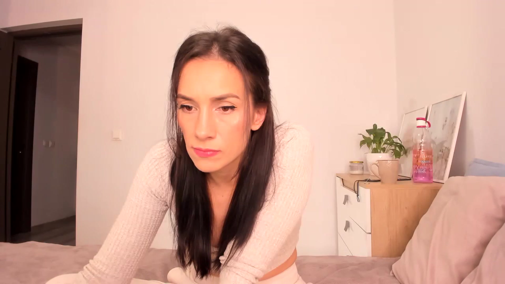 Gallery image thumbnail from HelloAna's myfreecams stream on, 12/02/2023, 21:49 image 2 of 20