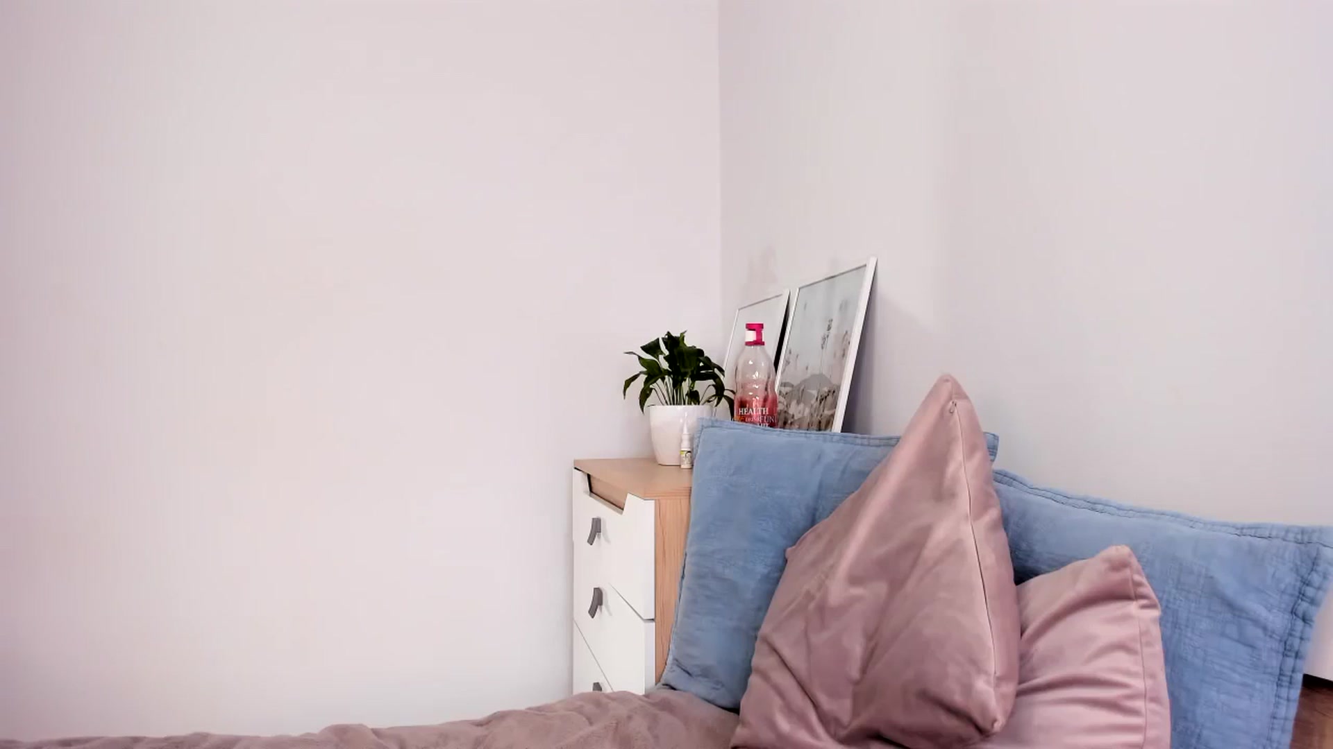 Gallery image thumbnail from HelloAna's myfreecams stream on, 12/07/2023, 21:01 image 15 of 20