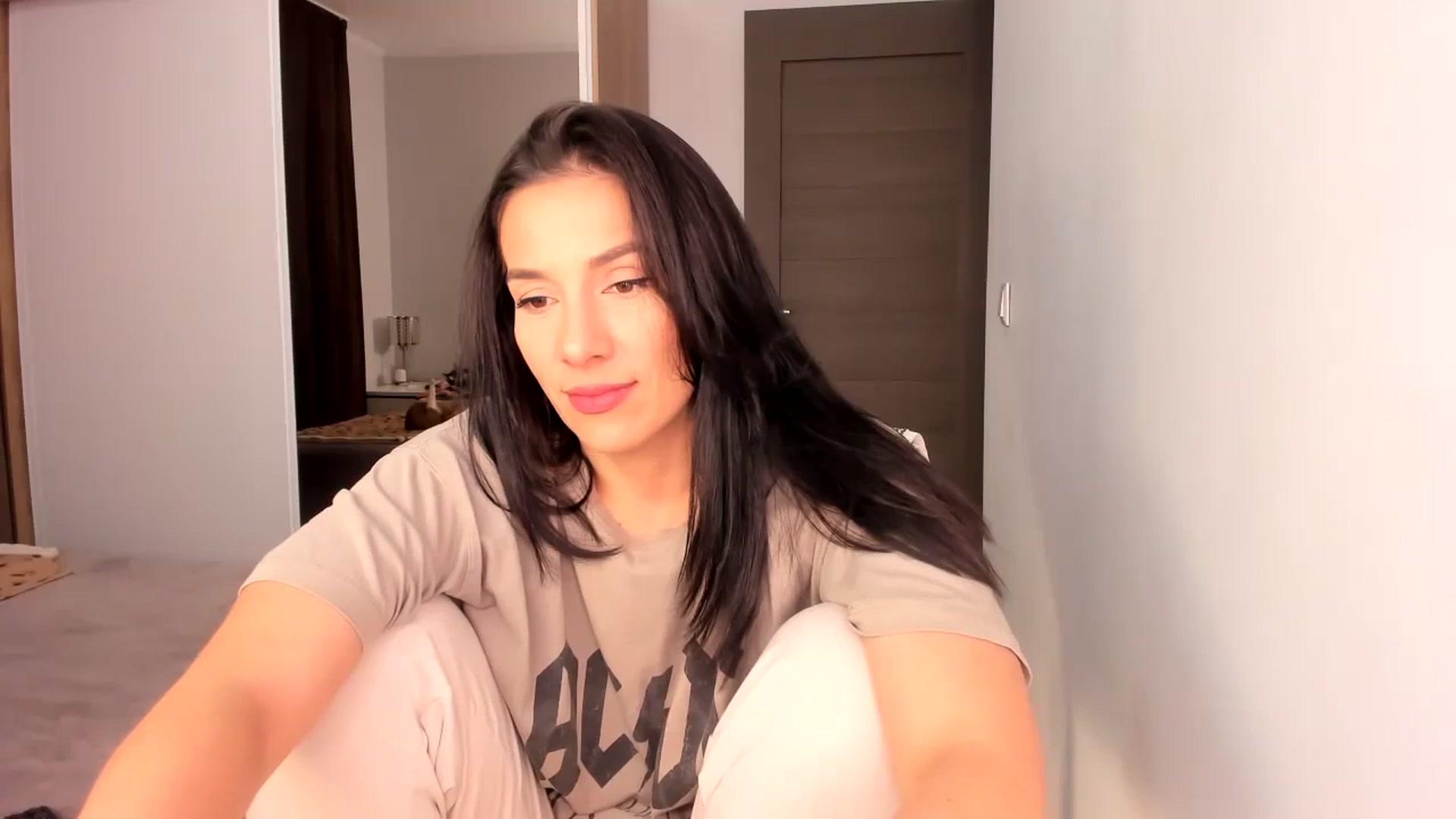 Gallery image thumbnail from HelloAna's myfreecams stream on, 12/16/2023, 20:28 image 4 of 20