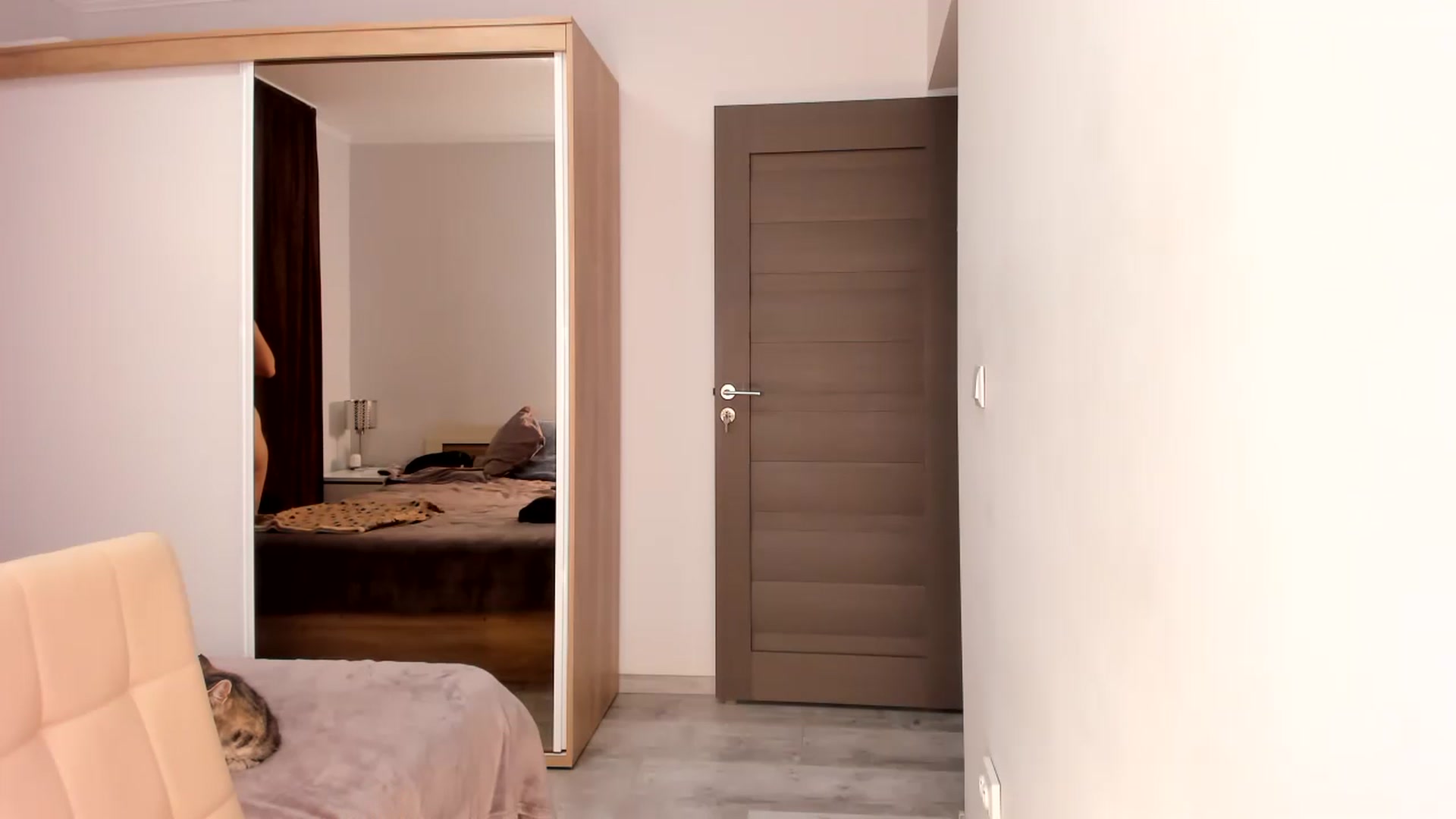 Gallery image thumbnail from HelloAna's myfreecams stream on, 12/17/2023, 21:21 image 17 of 20