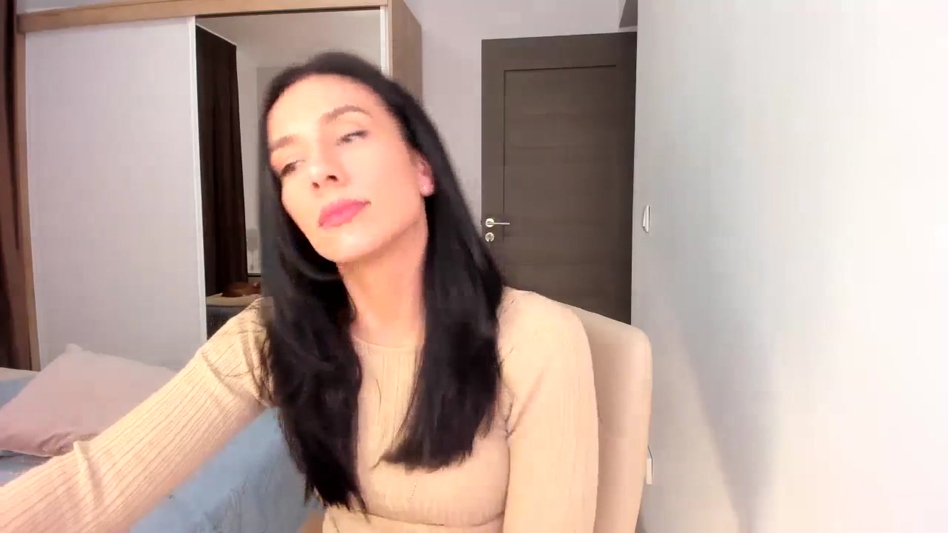 Gallery image thumbnail from HelloAna's myfreecams stream on, 12/30/2023, 20:46 image 12 of 20