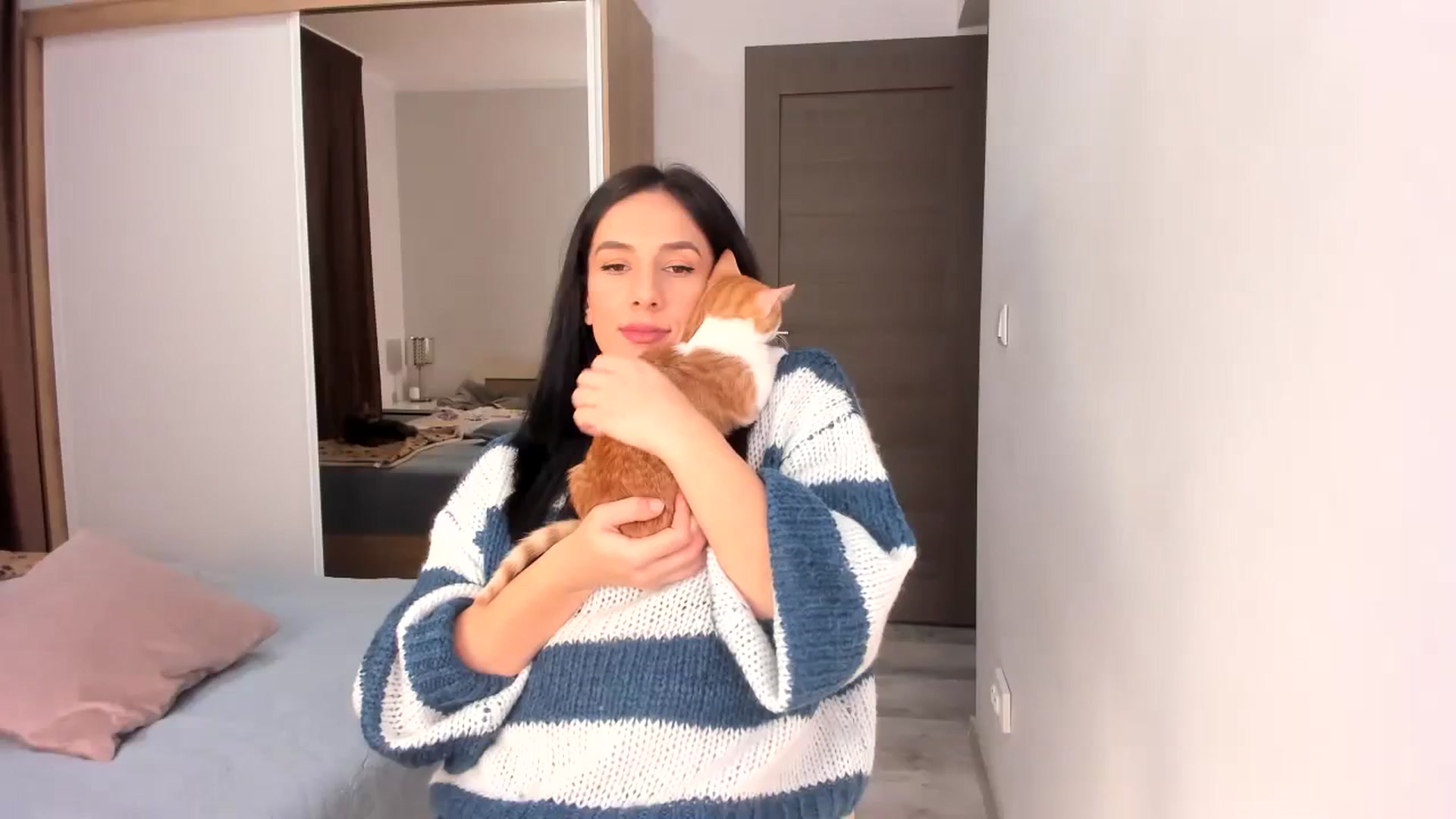 Gallery image thumbnail from HelloAna's myfreecams stream on, 01/15/2024, 18:40 image 3 of 20