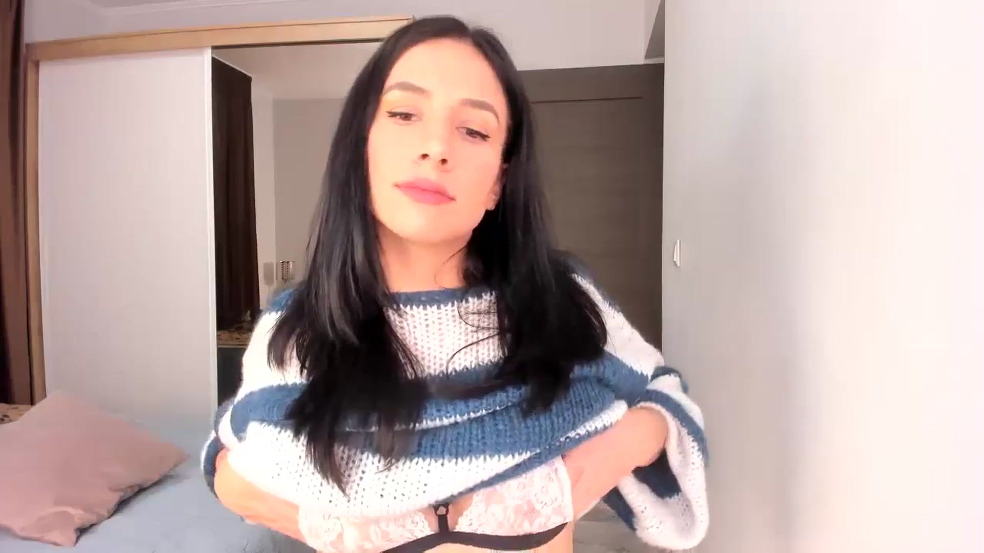 Gallery image thumbnail from HelloAna's myfreecams stream on, 01/15/2024, 18:40 image 18 of 20