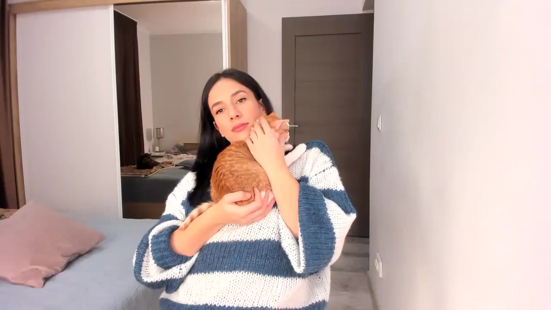 Gallery image thumbnail from HelloAna's myfreecams stream on, 01/15/2024, 18:40 image 6 of 20