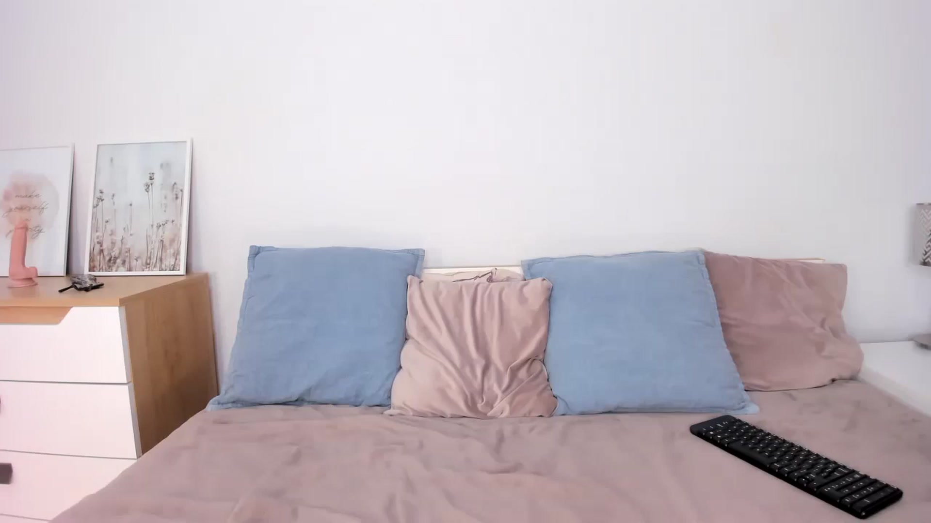 Gallery image thumbnail from HelloAna's myfreecams stream on, 01/26/2024, 19:16 image 5 of 20