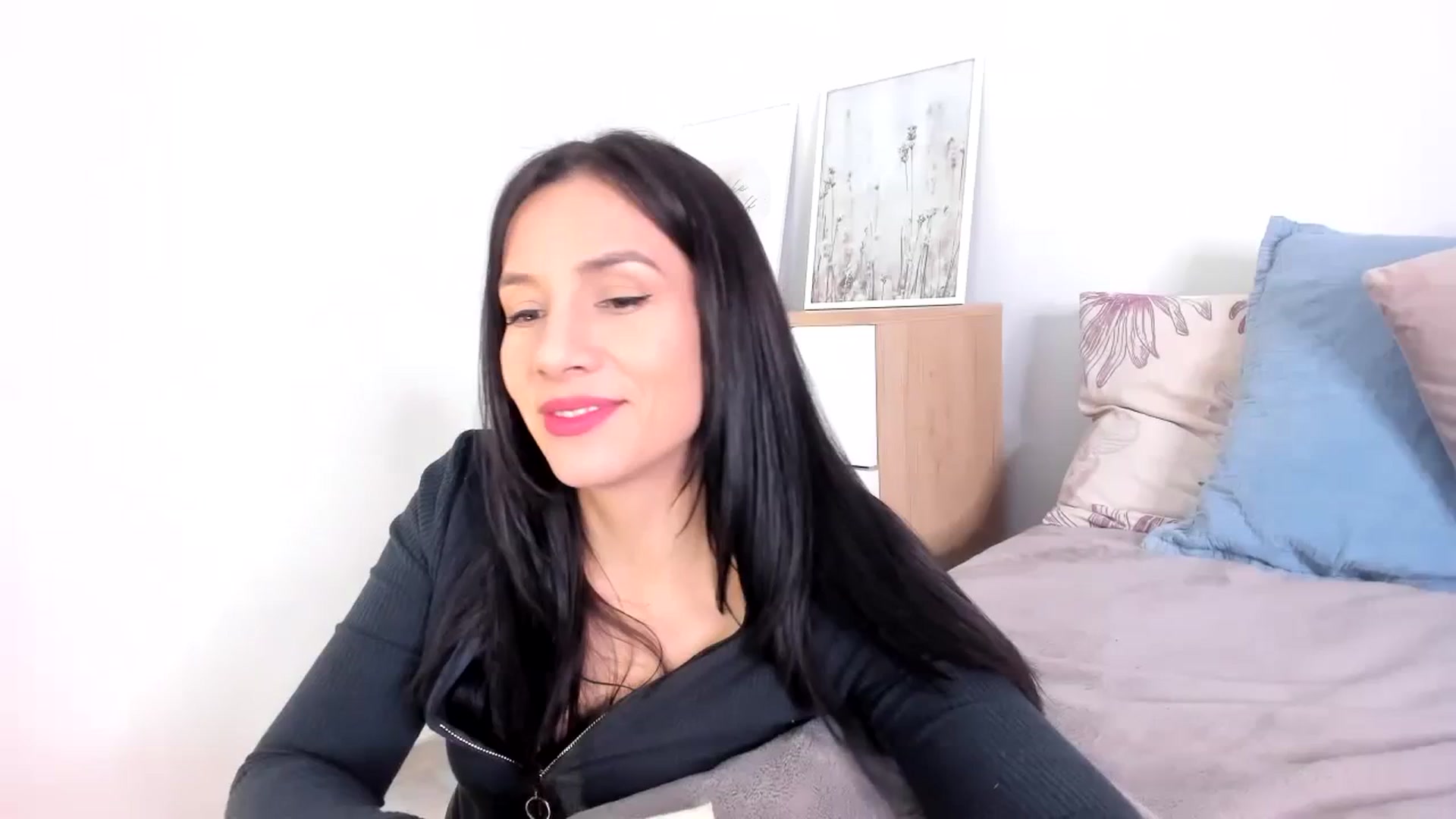Gallery image thumbnail from HelloAna's myfreecams stream on, 01/27/2024, 21:11 image 5 of 20