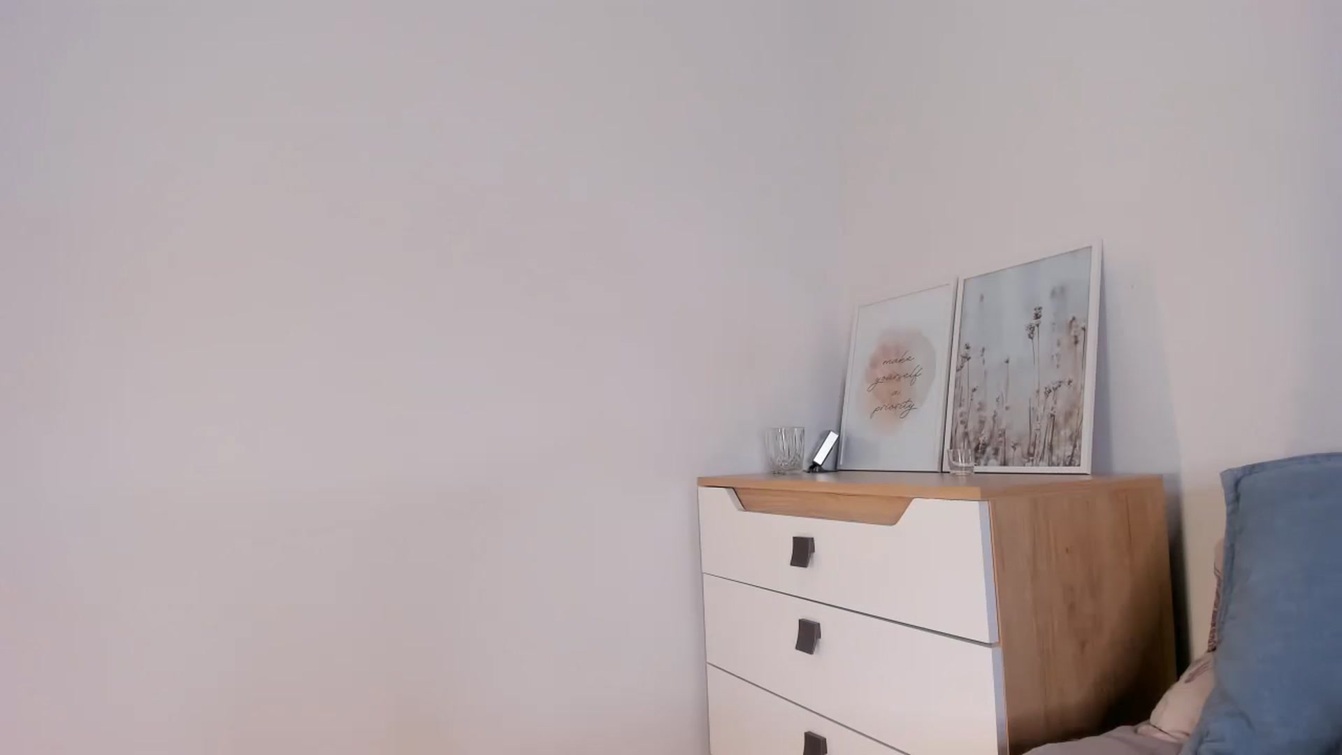 Gallery image thumbnail from HelloAna's myfreecams stream on, 01/28/2024, 19:45 image 6 of 20