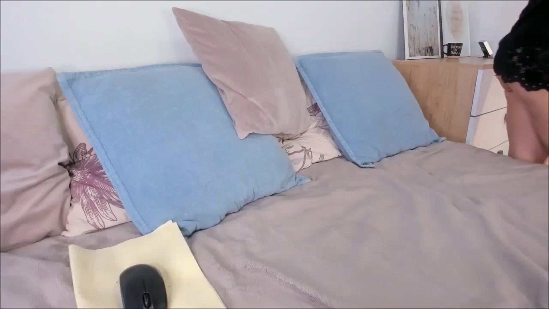 Gallery image thumbnail from HelloAna's myfreecams stream on, 01/29/2024, 18:52 image 17 of 20