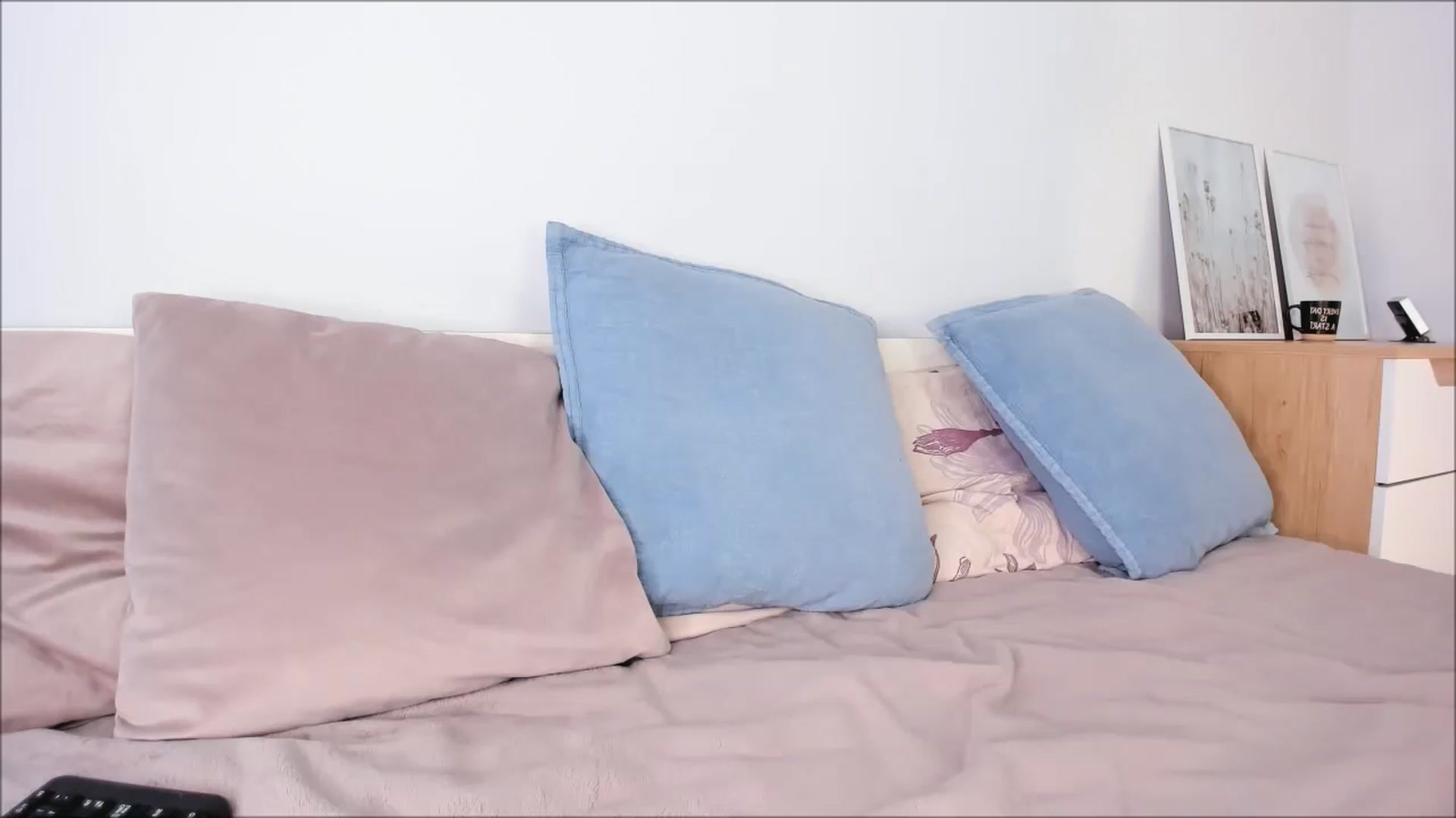 Gallery image thumbnail from HelloAna's myfreecams stream on, 01/29/2024, 19:52 image 17 of 20