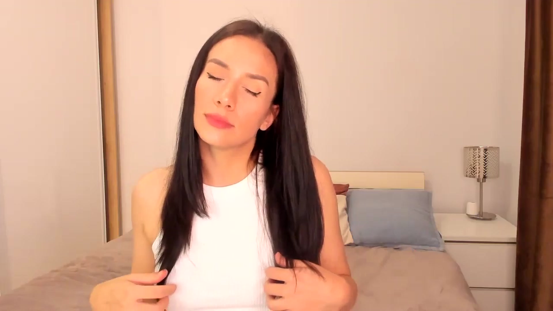 Gallery image thumbnail from HelloAna's myfreecams stream on, 05/13/2024, 17:35 image 7 of 20