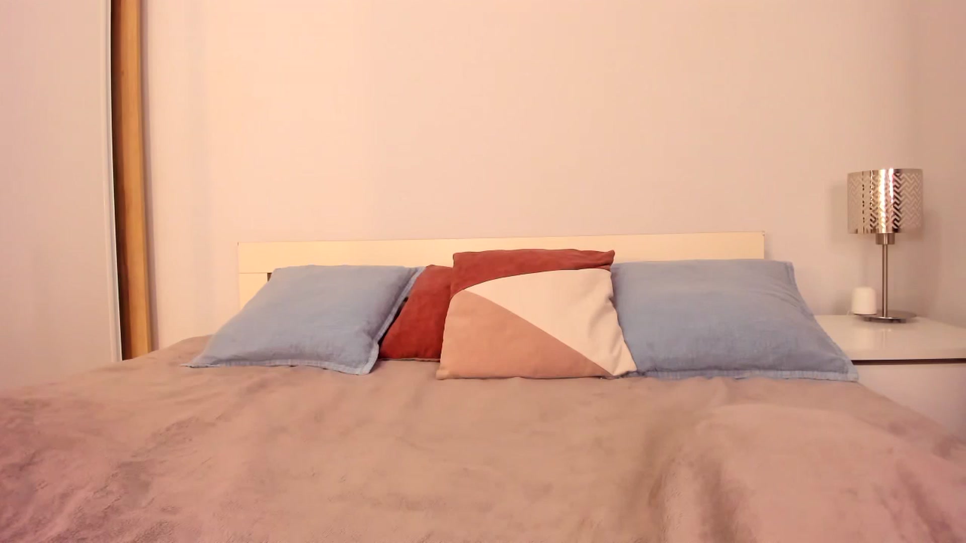 Gallery image thumbnail from HelloAna's myfreecams stream on, 05/13/2024, 20:43 image 19 of 20