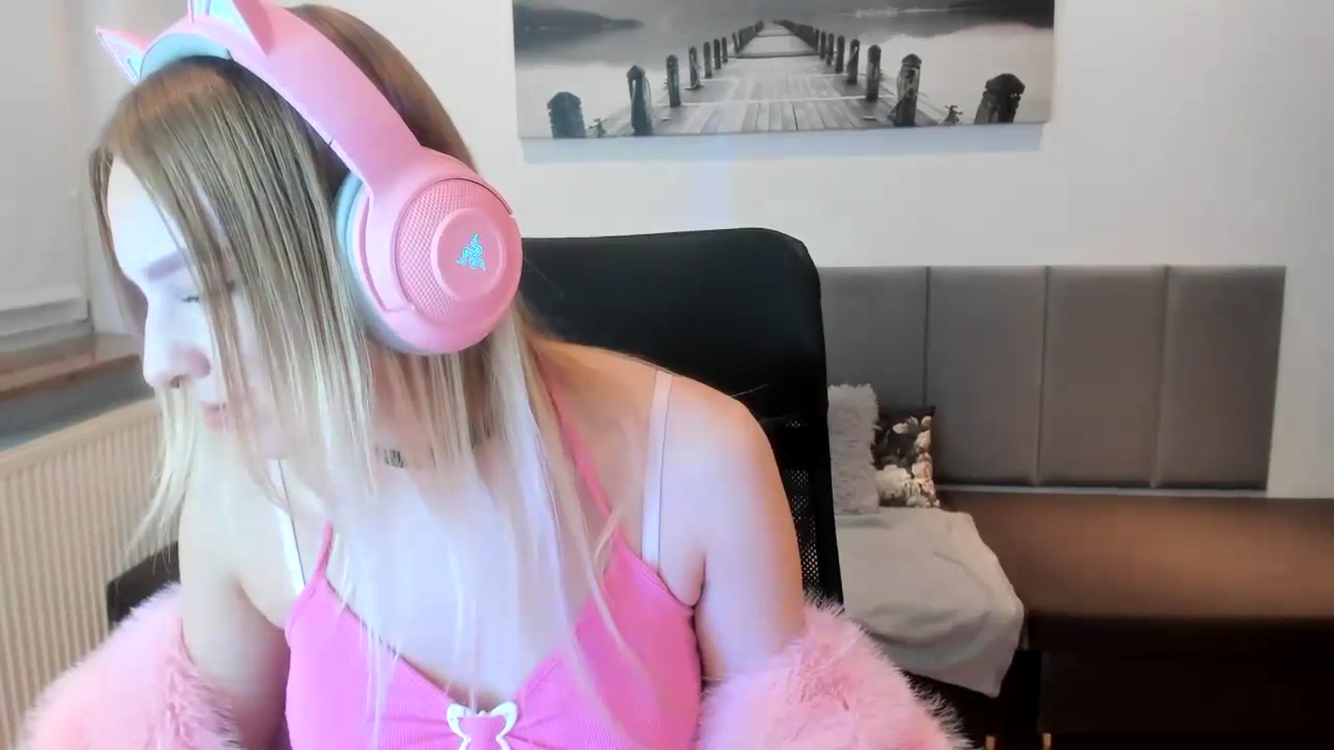 Gallery image thumbnail from HelloKittyy's myfreecams stream on, 11/26/2023, 02:12 image 16 of 20