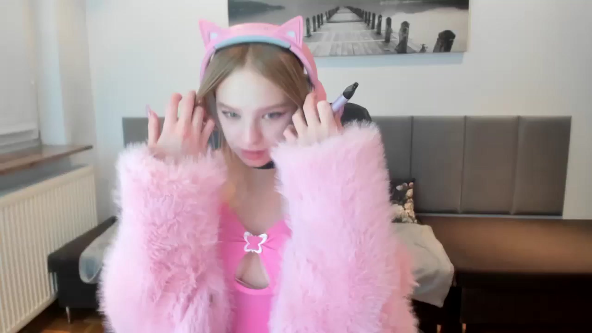 Gallery image thumbnail from HelloKittyy's myfreecams stream on, 11/26/2023, 02:12 image 8 of 20