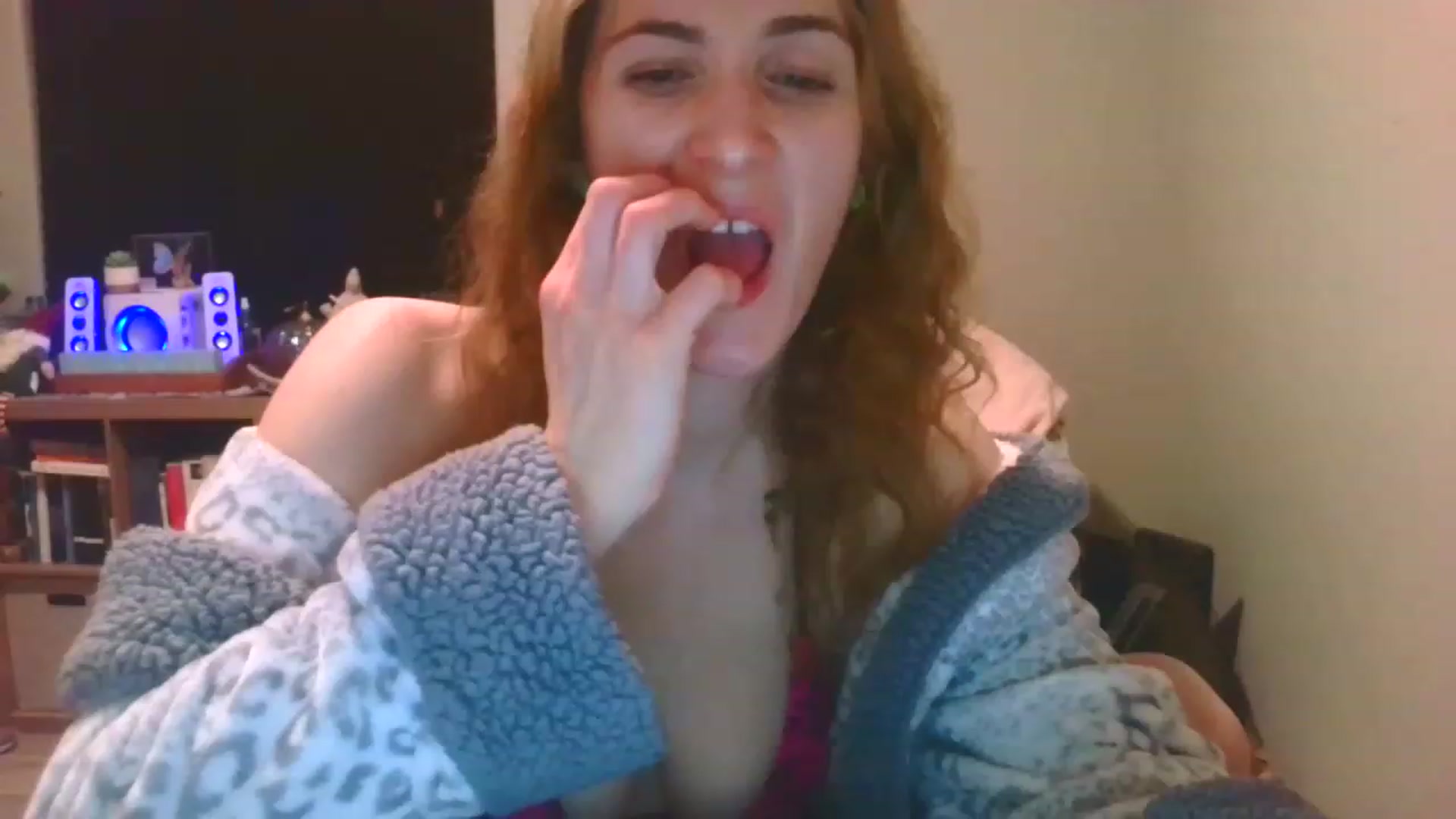 Gallery image thumbnail from HelloVenus1's myfreecams stream on, 12/27/2022, 07:01 image 16 of 20
