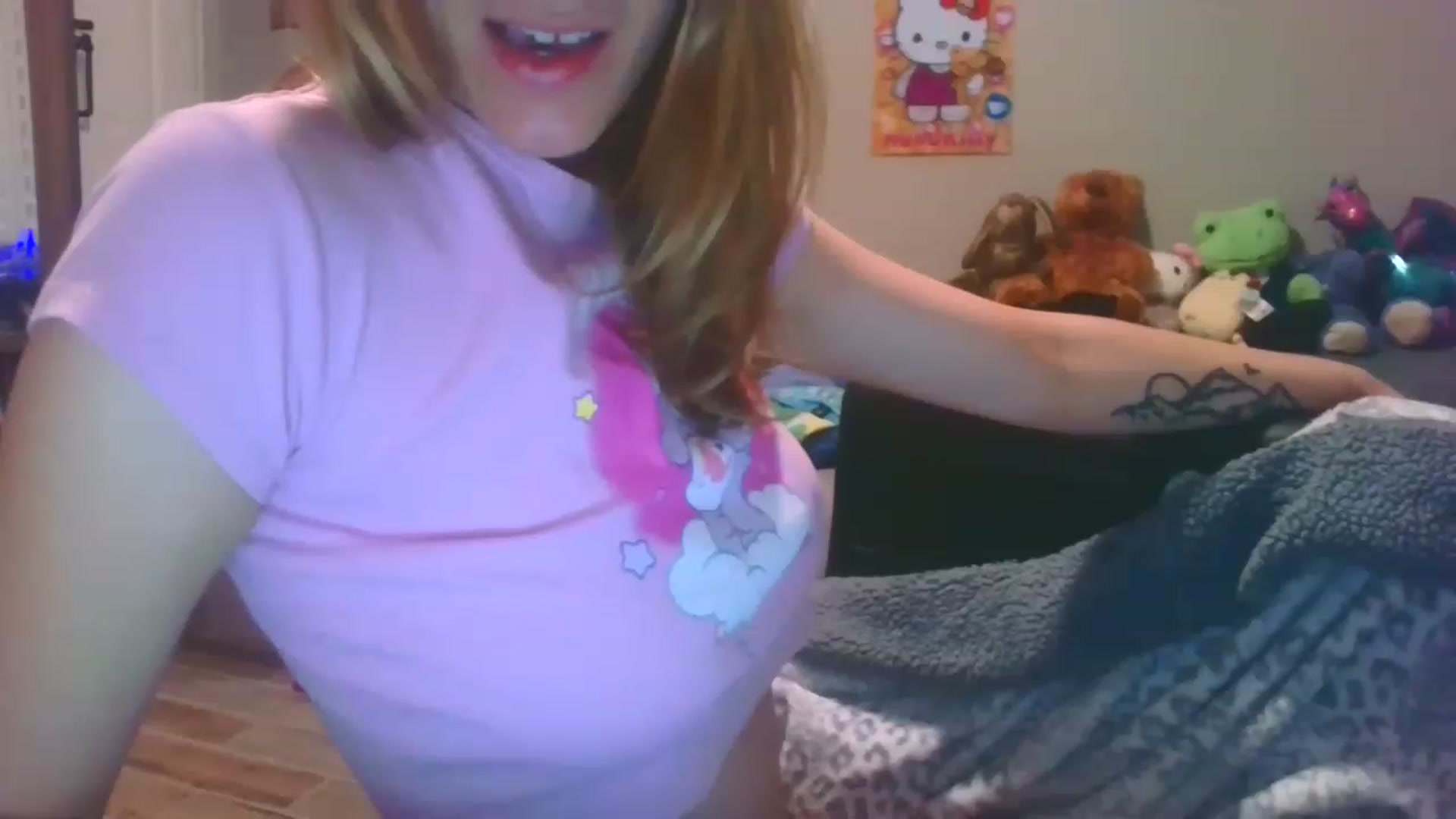 Gallery image thumbnail from HelloVenus1's myfreecams stream on, 06/04/2023, 10:25 image 18 of 20