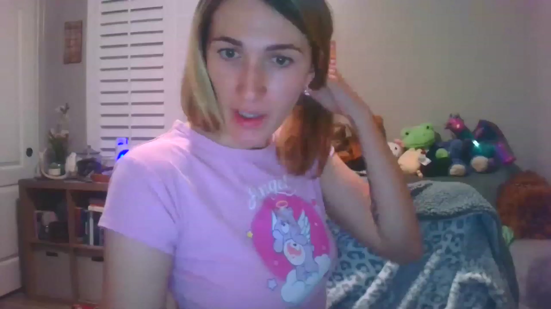 Gallery image thumbnail from HelloVenus1's myfreecams stream on, 06/04/2023, 10:25 image 13 of 20