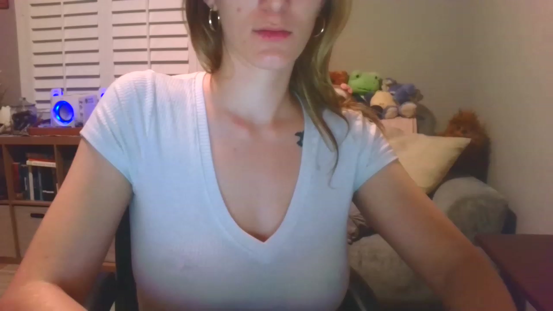 Gallery image thumbnail from HelloVenus1's myfreecams stream on, 06/18/2023, 09:47 image 9 of 20