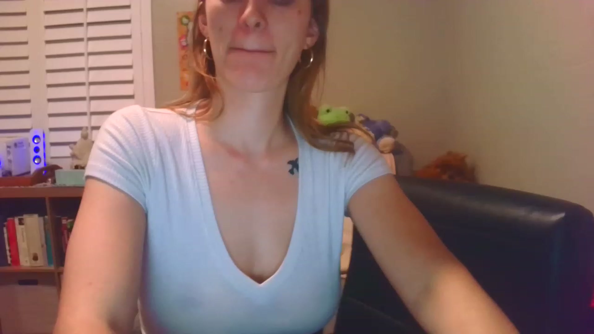 Gallery image thumbnail from HelloVenus1's myfreecams stream on, 06/18/2023, 11:35 image 5 of 20