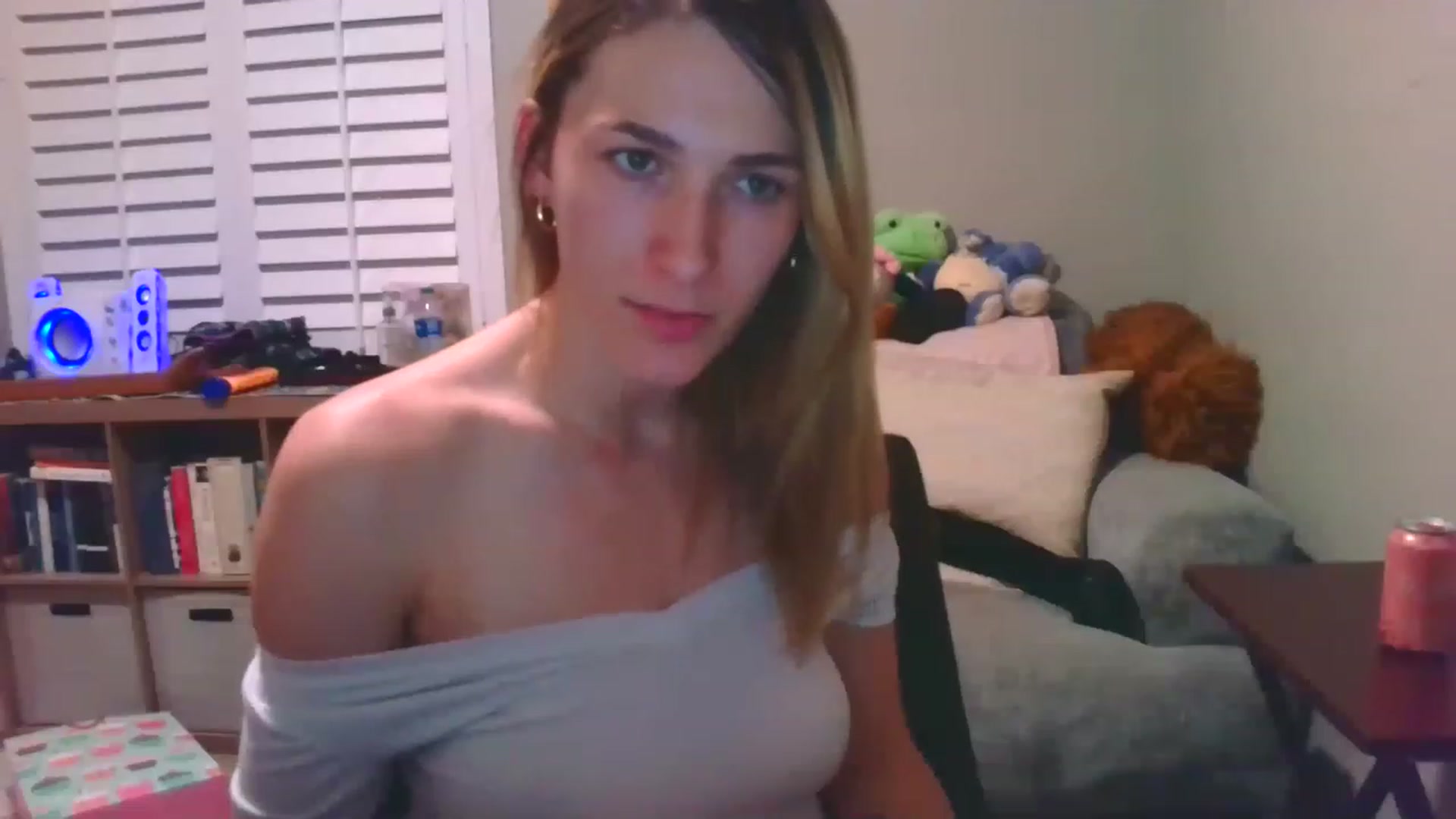Gallery image thumbnail from HelloVenus1's myfreecams stream on, 06/26/2023, 07:48 image 19 of 20