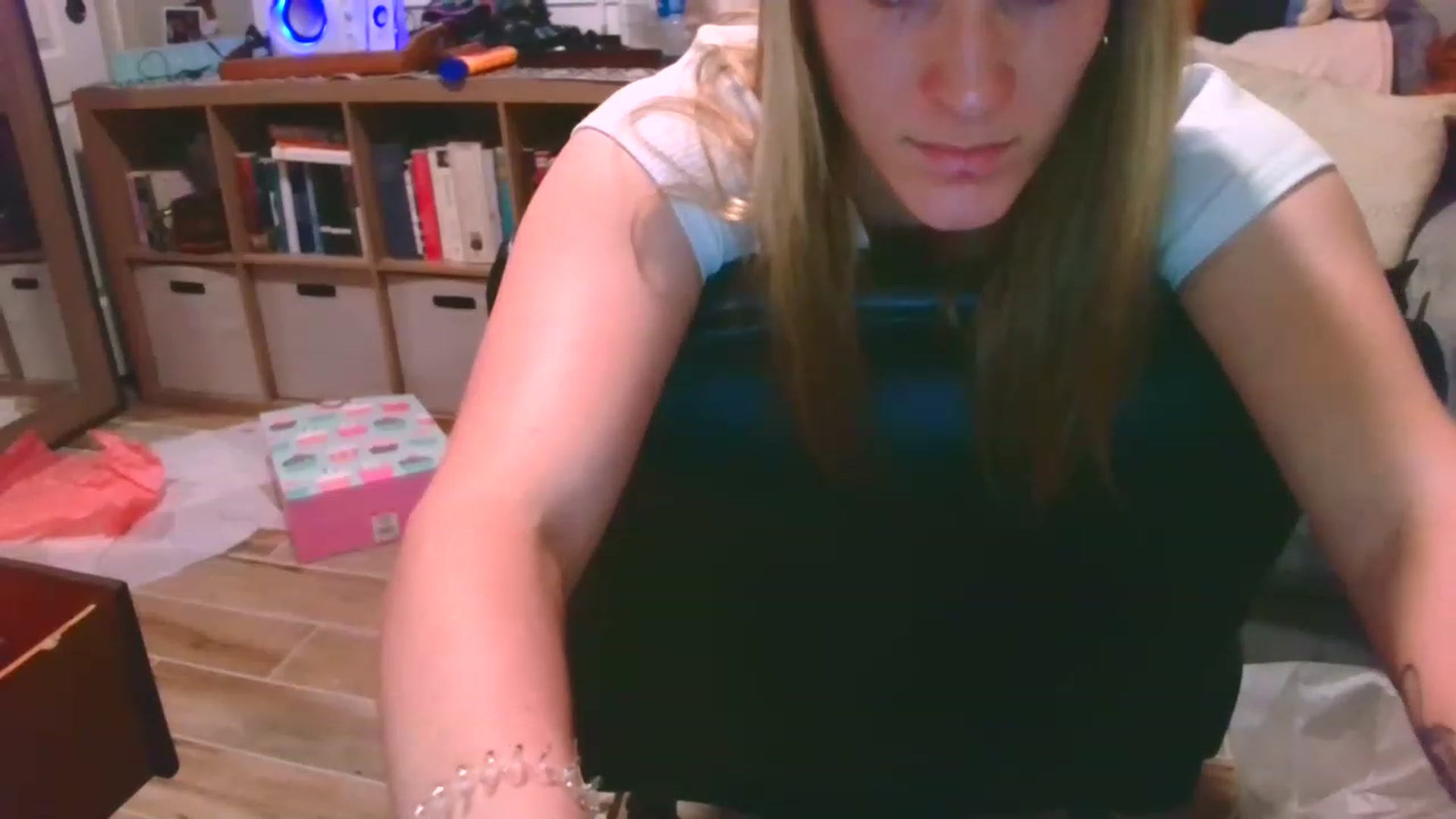 Gallery image thumbnail from HelloVenus1's myfreecams stream on, 06/26/2023, 07:48 image 6 of 20