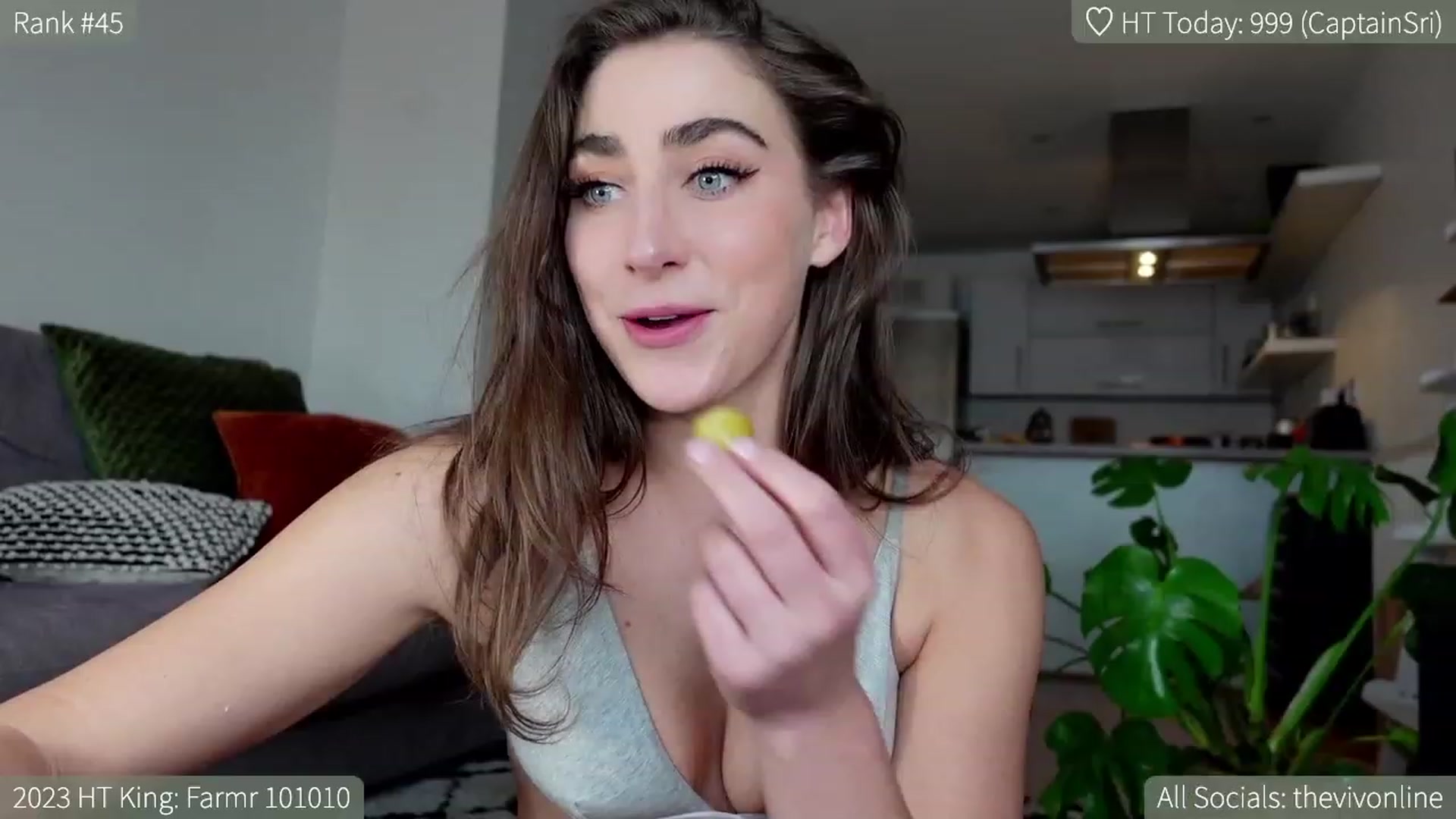 Gallery image thumbnail from HelloViv's myfreecams stream on, 03/01/2023, 17:44 image 6 of 20
