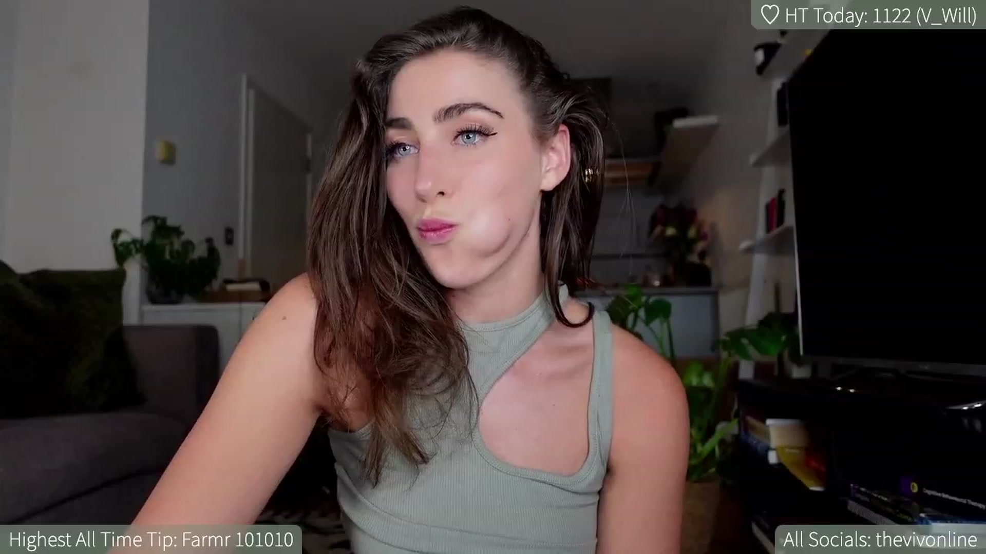 Gallery image thumbnail from HelloViv's myfreecams stream on, 04/09/2023, 21:24 image 6 of 20