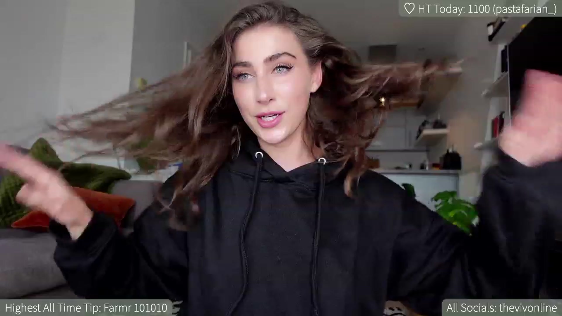 Gallery image thumbnail from HelloViv's myfreecams stream on, 04/14/2023, 15:23 image 17 of 20
