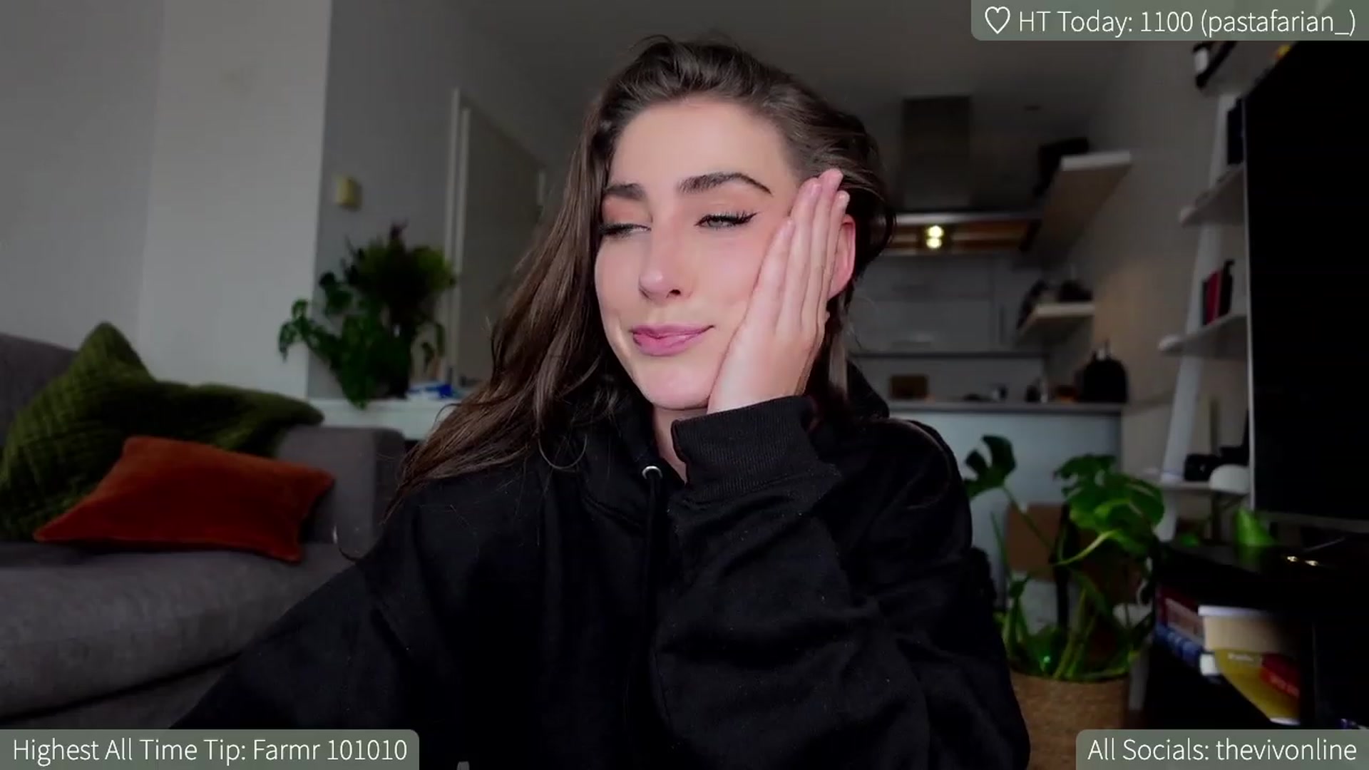 Gallery image thumbnail from HelloViv's myfreecams stream on, 04/14/2023, 15:23 image 18 of 20