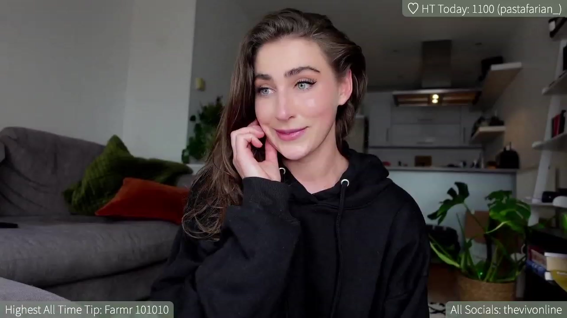 Gallery image thumbnail from HelloViv's myfreecams stream on, 04/14/2023, 18:58 image 6 of 20