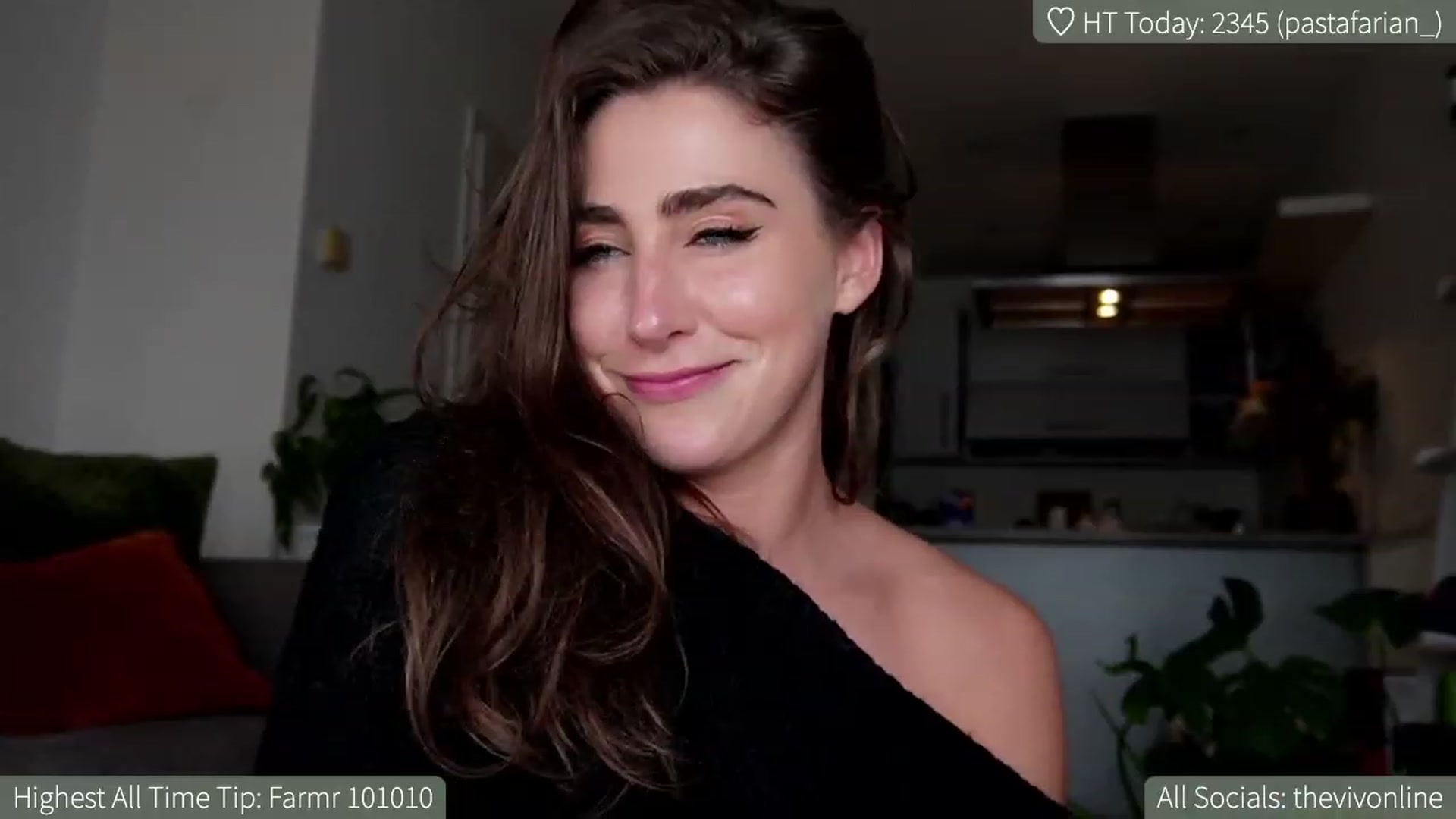 Gallery image thumbnail from HelloViv's myfreecams stream on, 04/18/2023, 20:21 image 4 of 20