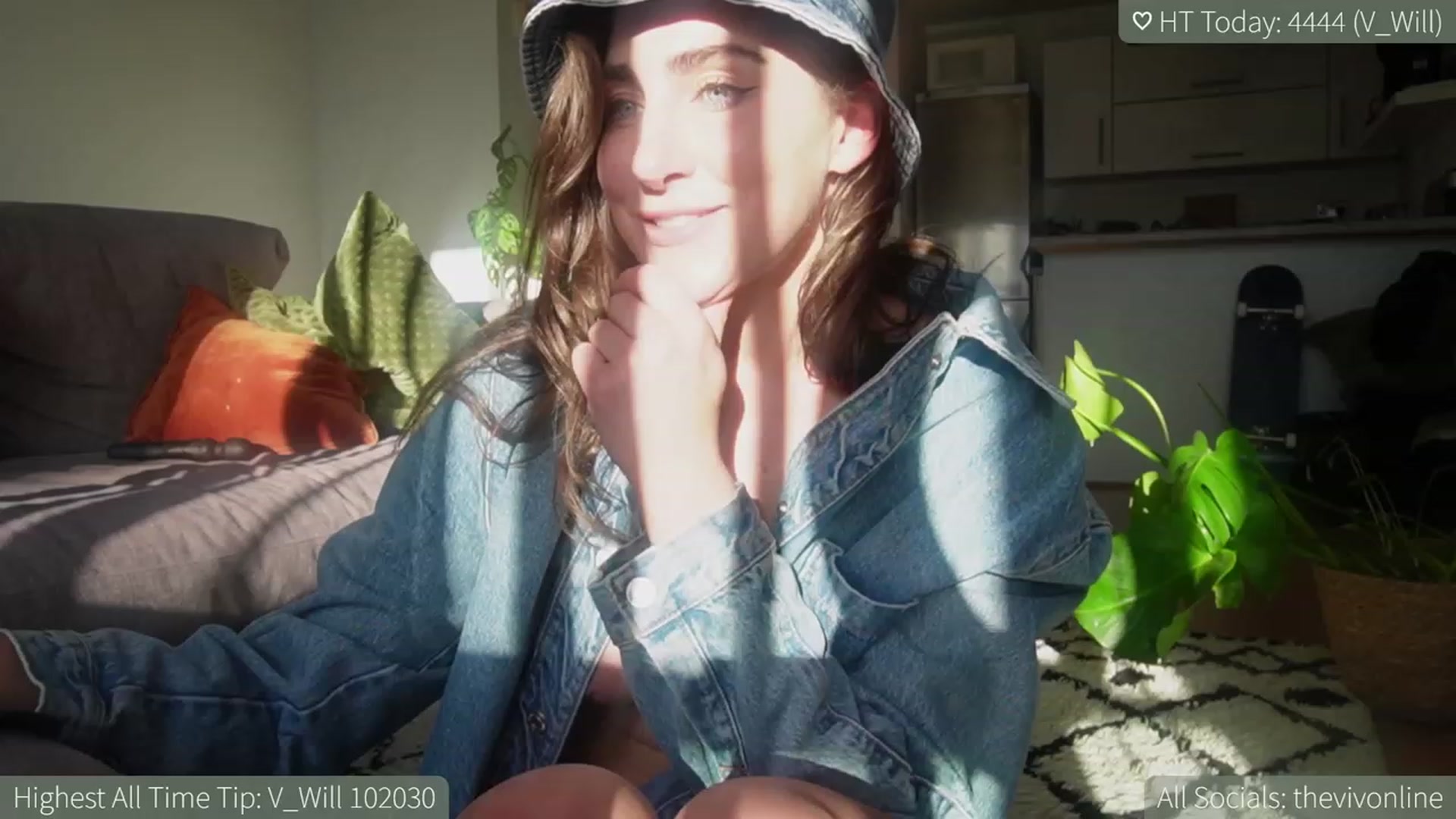 Gallery image thumbnail from HelloViv's myfreecams stream on, 05/15/2023, 17:57 image 5 of 20