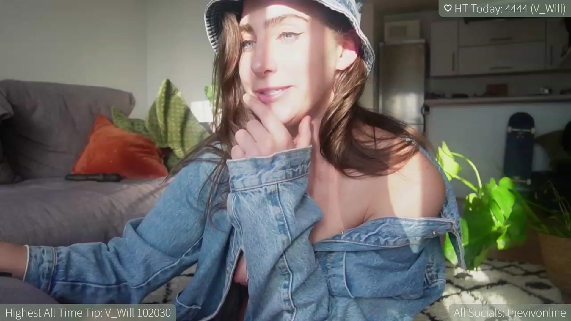 Gallery image thumbnail from HelloViv's myfreecams stream on, 05/15/2023, 17:57 image 8 of 20