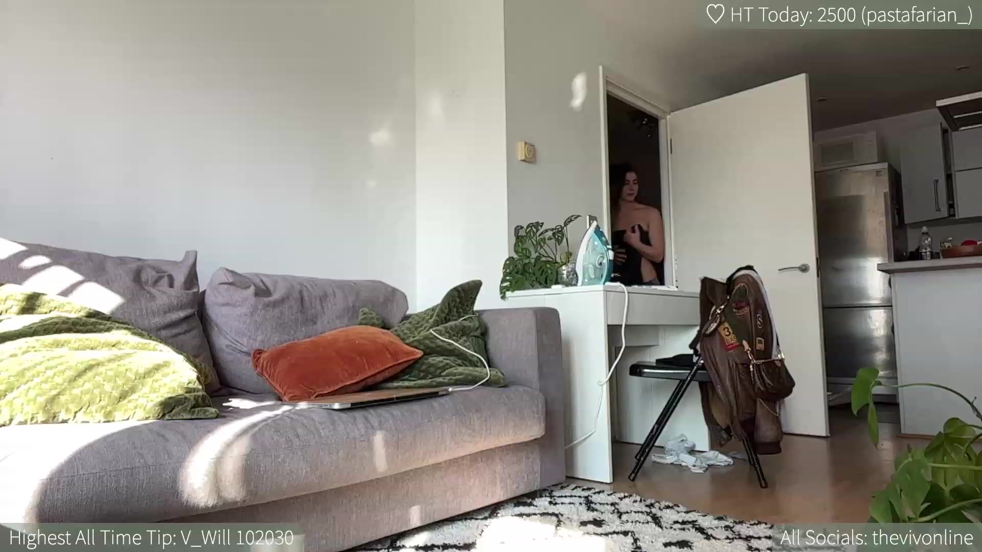 Gallery image thumbnail from HelloViv's myfreecams stream on, 06/01/2023, 16:56 image 4 of 20