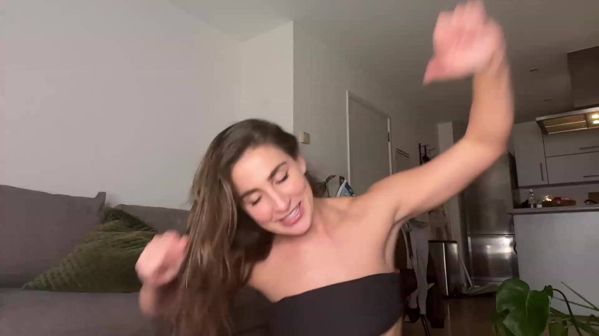 Gallery image thumbnail from HelloViv's myfreecams stream on, 06/01/2023, 22:52 image 20 of 20