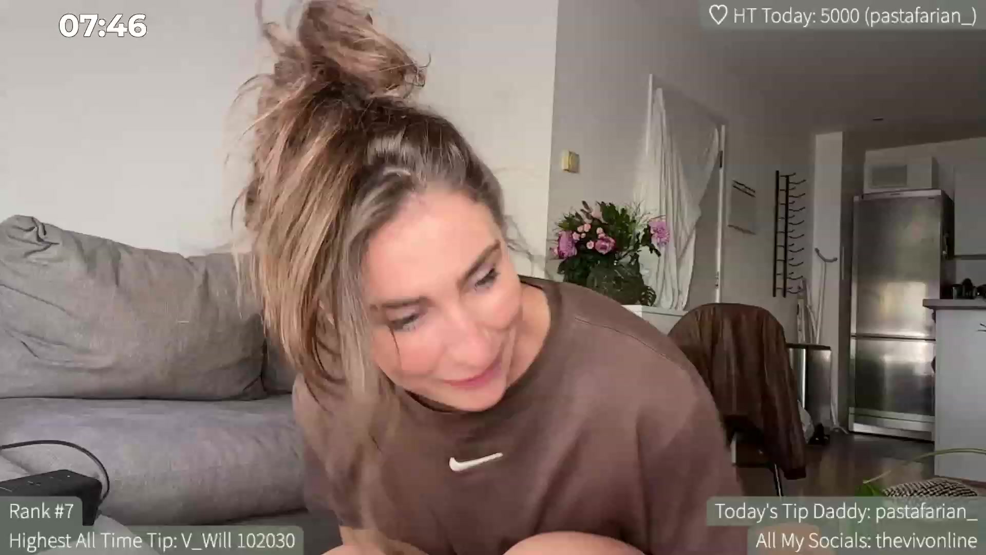Gallery image thumbnail from HelloViv's myfreecams stream on, 06/07/2023, 20:23 image 13 of 20