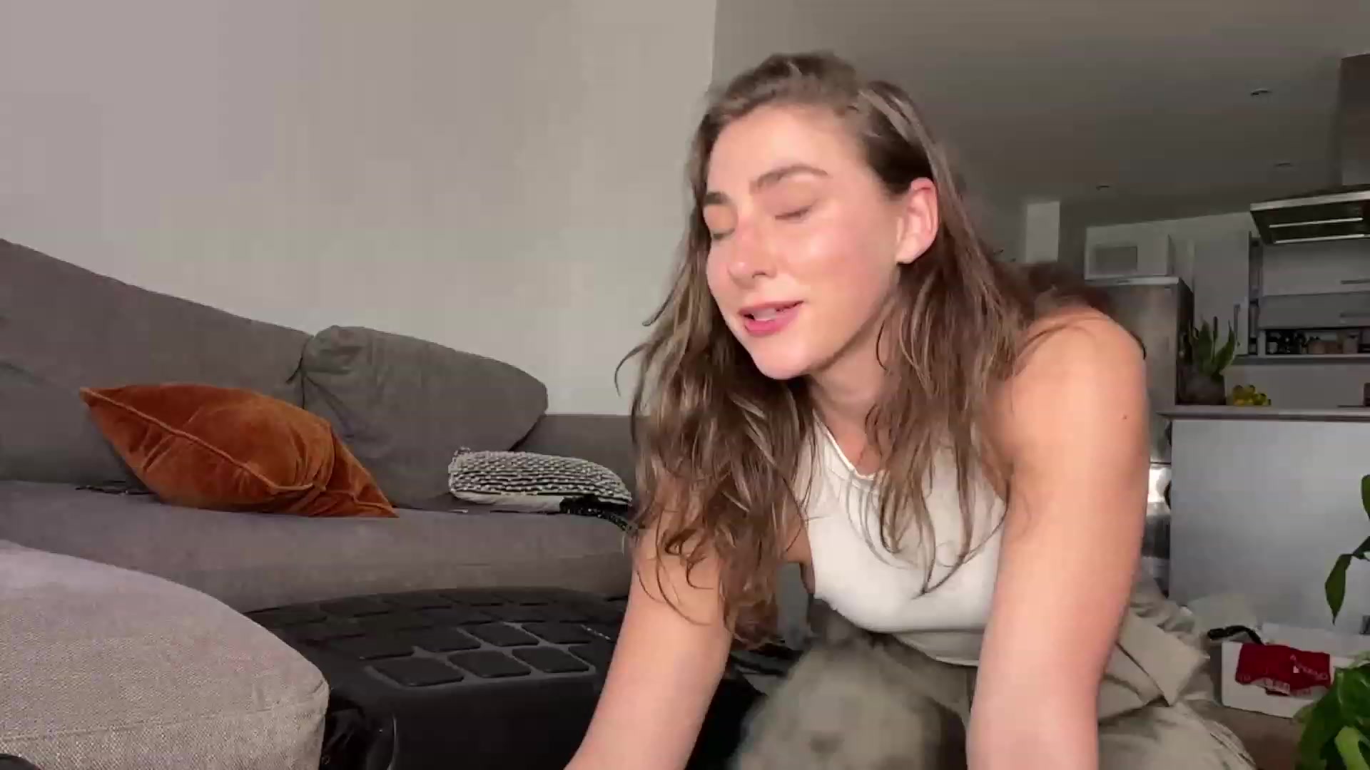 Gallery image thumbnail from HelloViv's myfreecams stream on, 06/09/2023, 20:47 image 11 of 20